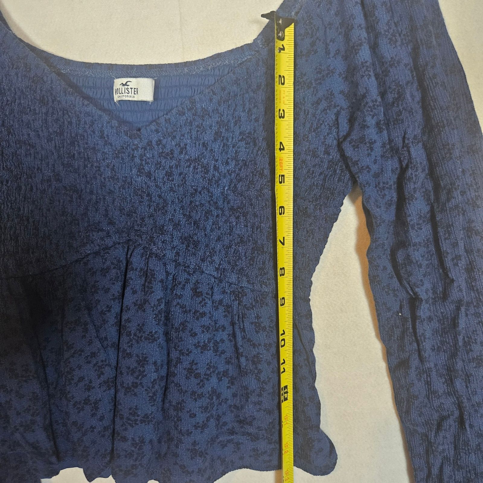 Hollister Hollister Blue Long Sleeve Smocked off the shoulder Crop Top Size L / US 10 / IT 46 - 8 Thumbnail