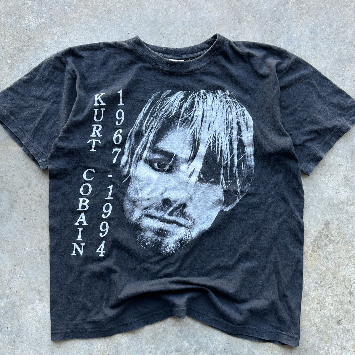 Vintage 1994 Kurt Cobain Nirvana Memorial Euro Tee 23x27