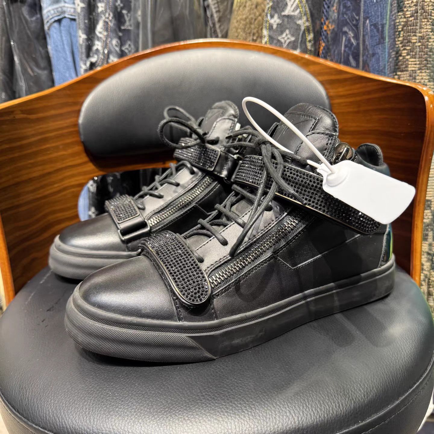 Giuseppe Zanotti giuseppe zanotti Leather Sneakers with Crystal Velcro K15 Size US 8 / EU 41 - 1 Thumbnail
