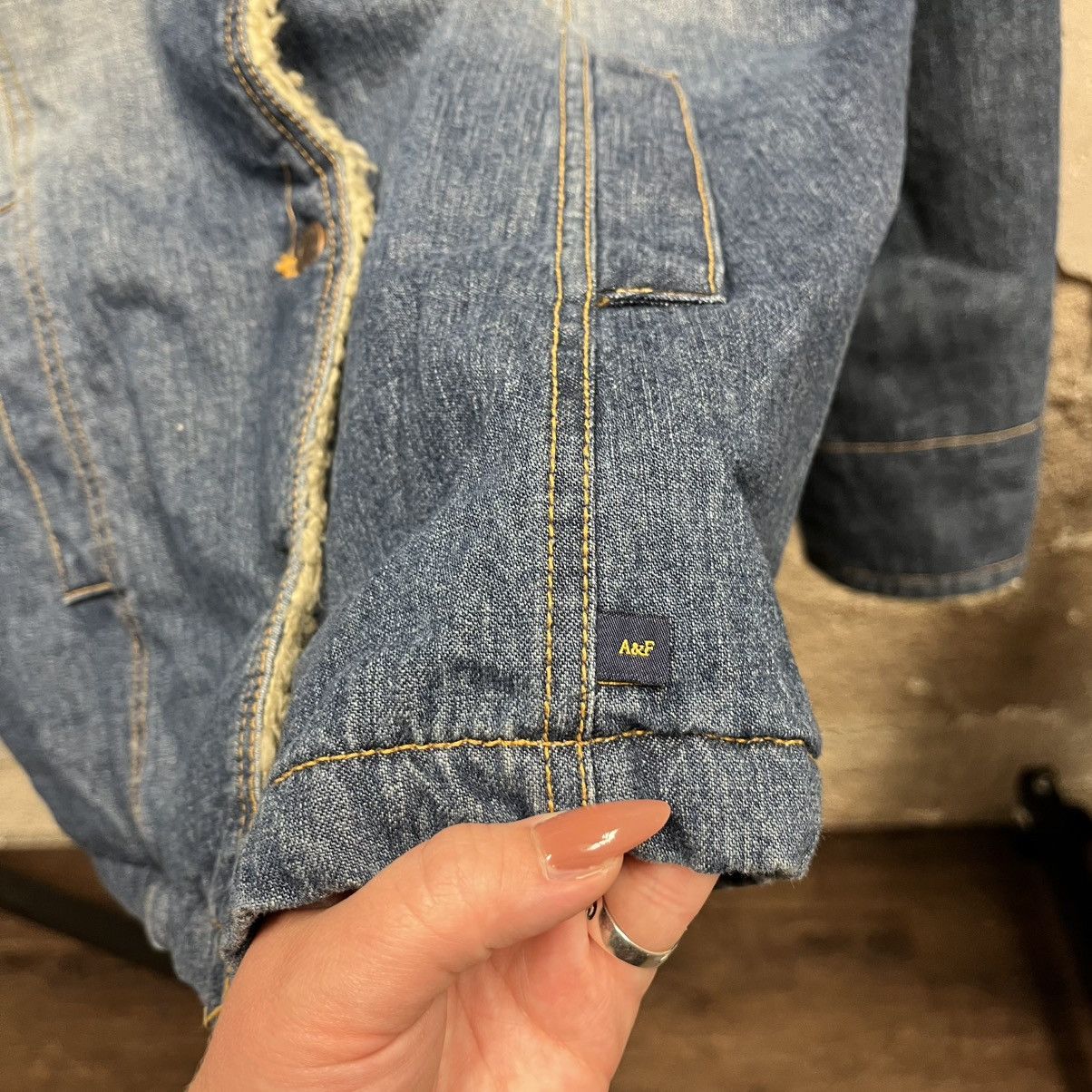 Abercrombie & Fitch × Vintage Vintage Y2K Abercrombie & Fitch Sherpa Lined Denim Jacket M Size M / US 6-8 / IT 42-44 - 4 Thumbnail