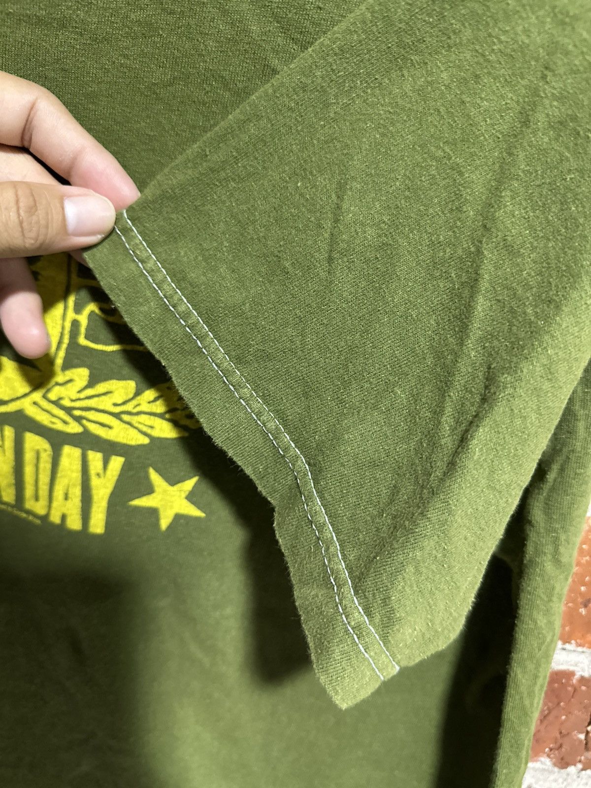 Band Tees × Fruit Of The Loom × Vintage Thrashed Vintage Y2K Green Day Band Faded Tee Size US L / EU 52-54 / 3 - 3 Thumbnail