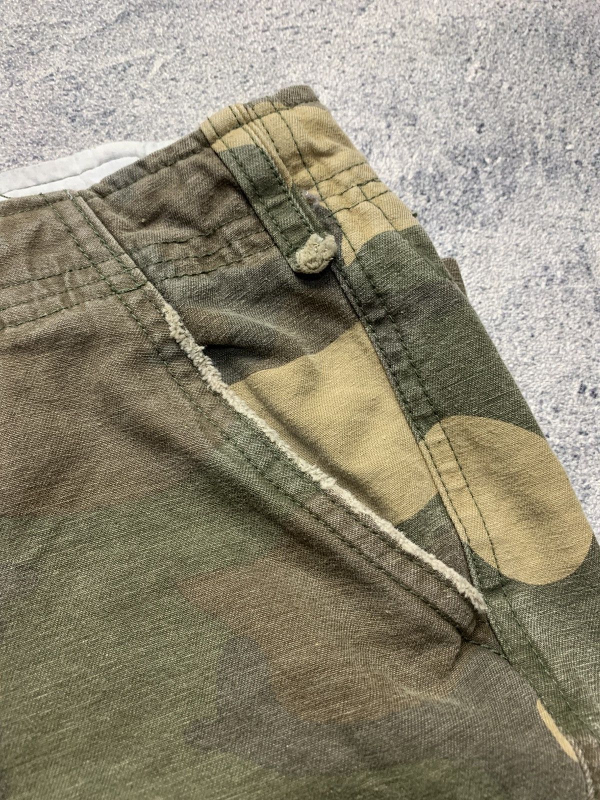 Abercrombie & Fitch 🐍 SOLD 🐍Abercrombie & Fitch - Trash Faded Cargo Camo Pants Size US 32 / EU 48 - 9 Thumbnail