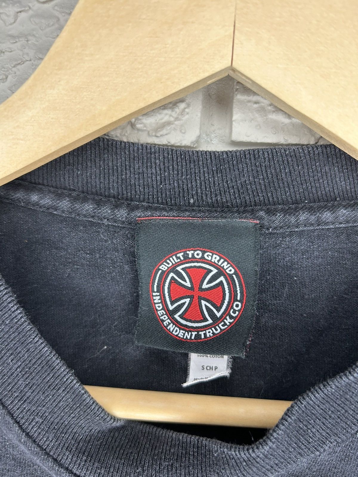 Independent Truck Co. × Vintage Vintage Independent Faded Black Skate T Shirt Size US S / EU 44-46 / 1 - 6 Thumbnail