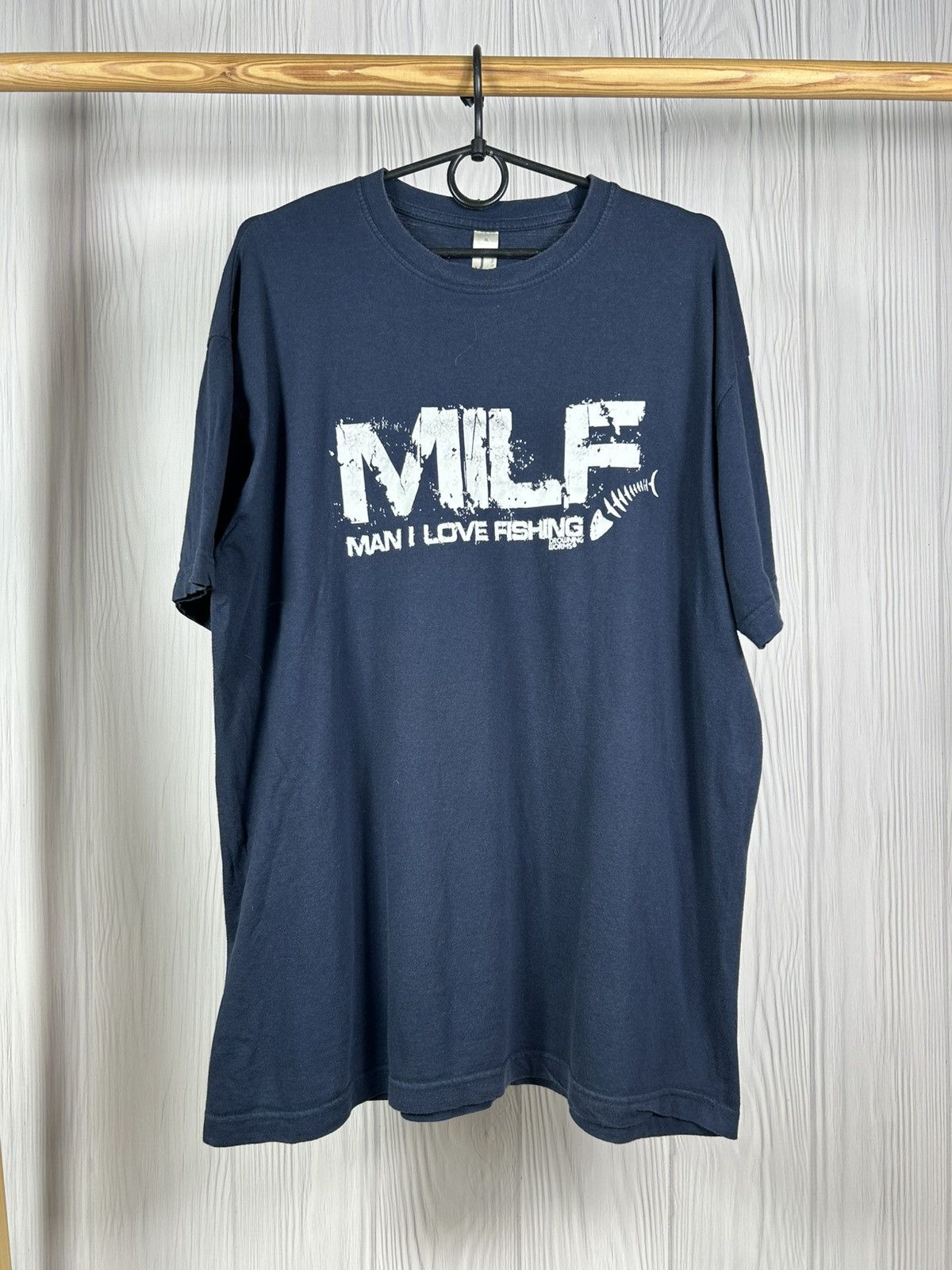 Vintage Vintage MILF Man i Love Fishing Humor T-Shirt Size XL Size US XL / EU 56 / 4 - 1 Thumbnail