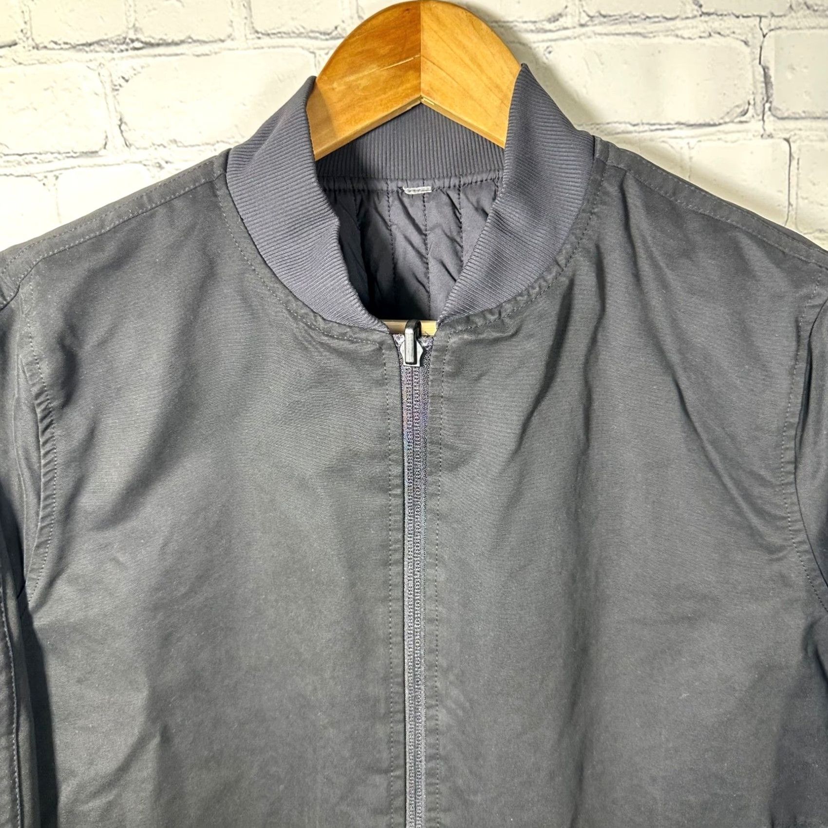 Lululemon Lululemon Bomber Jacket Shirt Womens Full Zip Solid Black 6 Lightweight Quilted Logo Wind-Resistant Size M / US 6-8 / IT 42-44 - 2 Thumbnail
