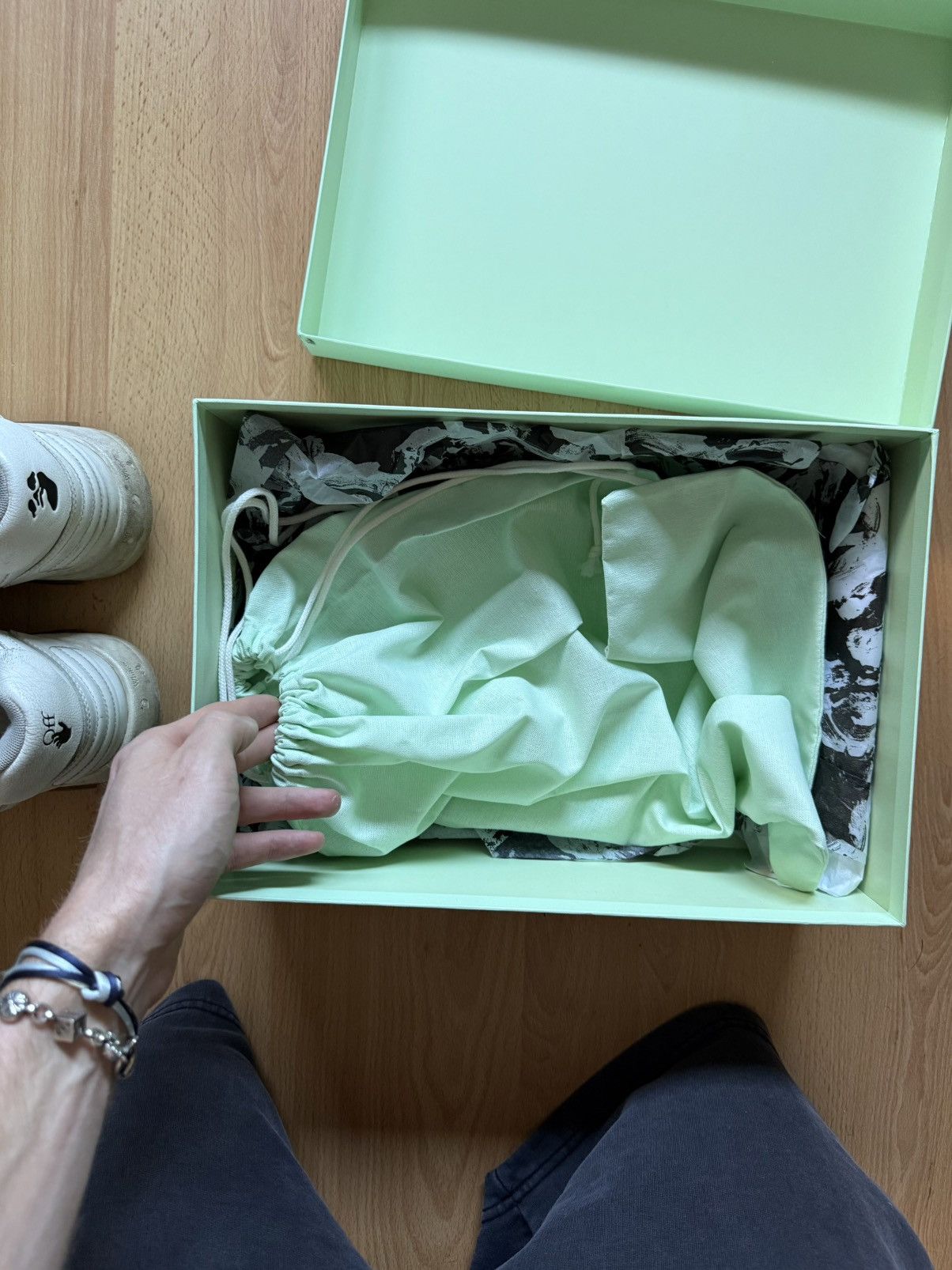 Off-White Off White Out of Office Size US 11 / EU 44 - 13 Thumbnail