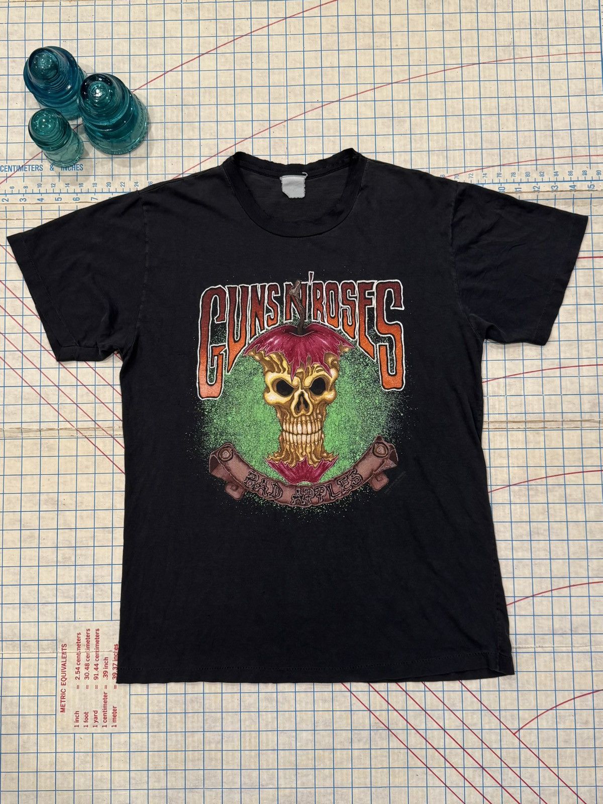Guns N' Roses Vintage Guns N’ Roses Bad Apple Use Your Illusion European Size US L / EU 52-54 / 3 - 1 Thumbnail