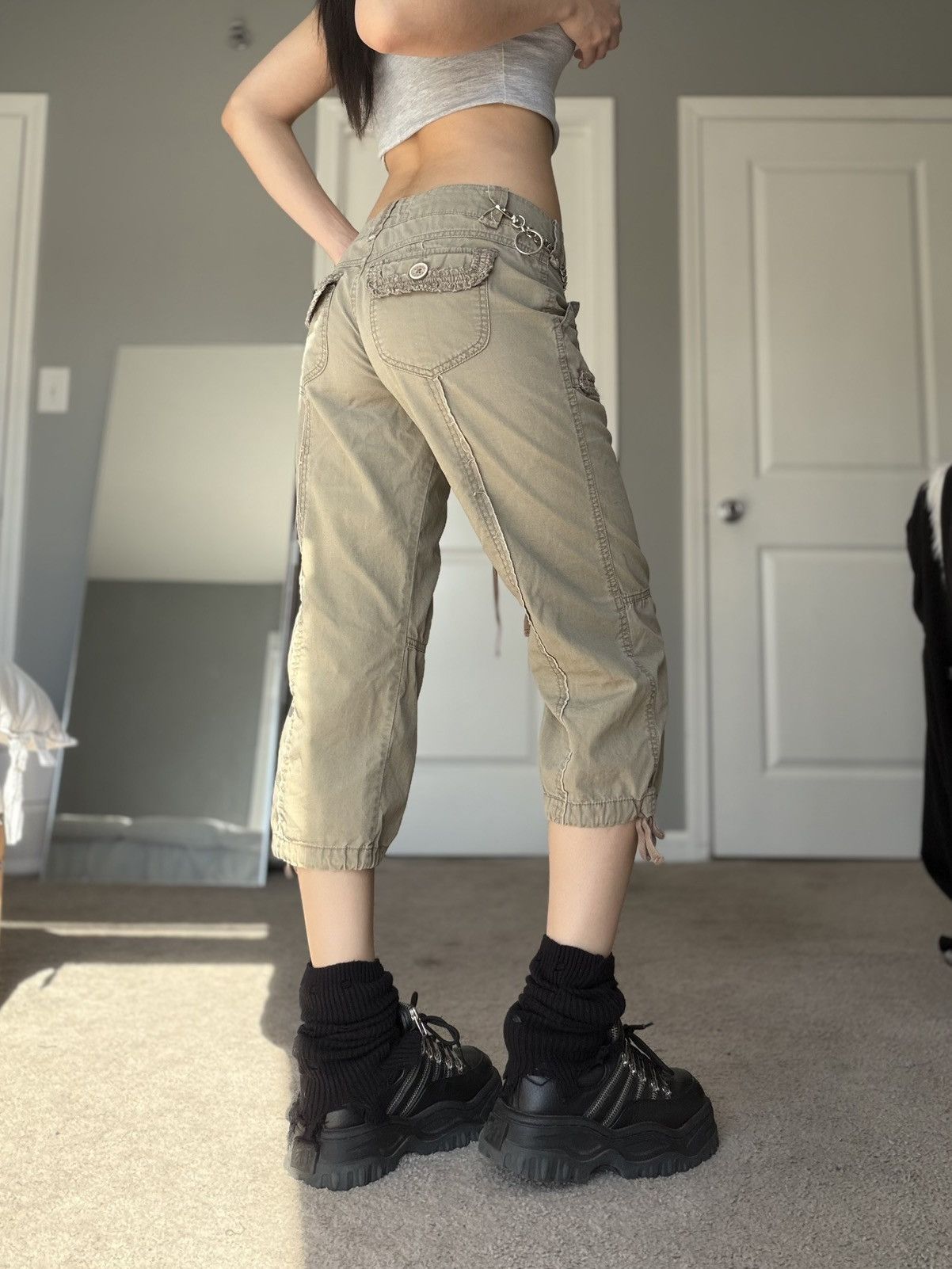 Other Y2K Delia’s Khaki Cargo Capri Pants w/ Ruffle Pocket Detail Size 30" / US 8 / IT 44 - 6 Thumbnail