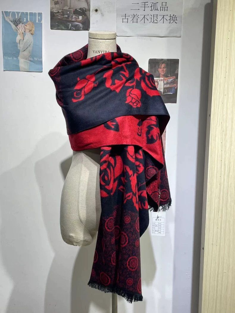 Chanel Vintage Chanel Wool Scarf with Rose Pattern -2505 Size ONE SIZE - 4 Thumbnail