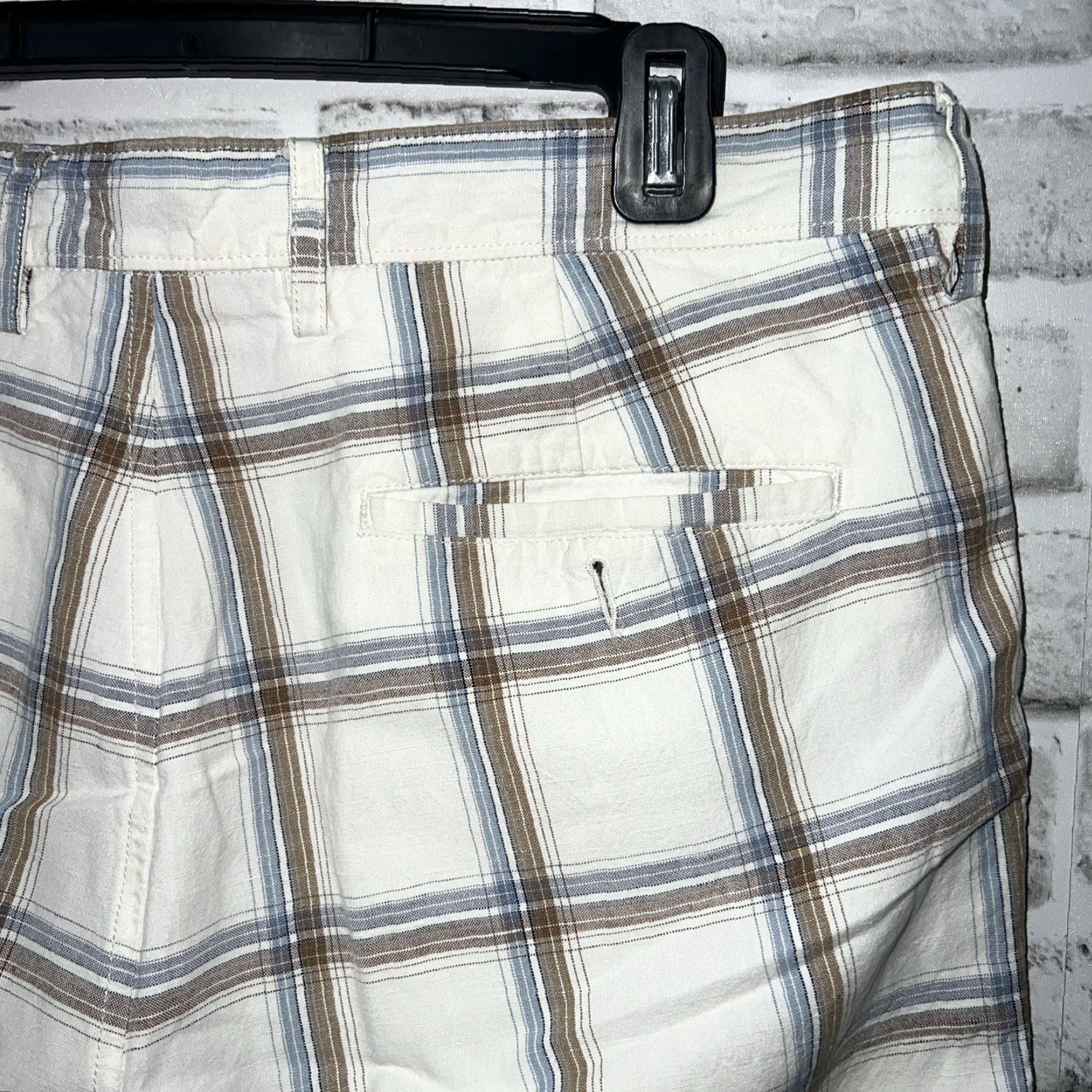 Tommy Bahama Tommy Bahama Shorts Mens Beige Plaid Linen Blend Size 33 Chino Regular M 33 Beige Plaid Mens Size US 33 - 3 Thumbnail