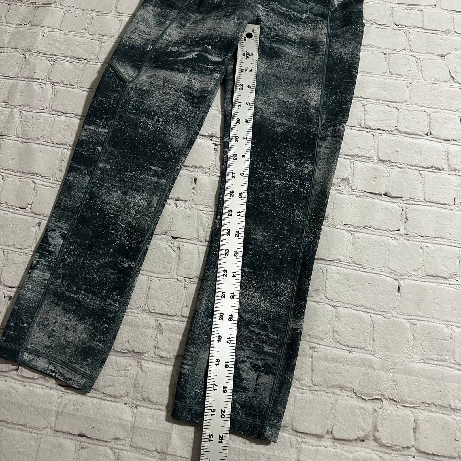 Lululemon lulu leggings size 2 Size 26" / US 2 / IT 38 - 6 Thumbnail
