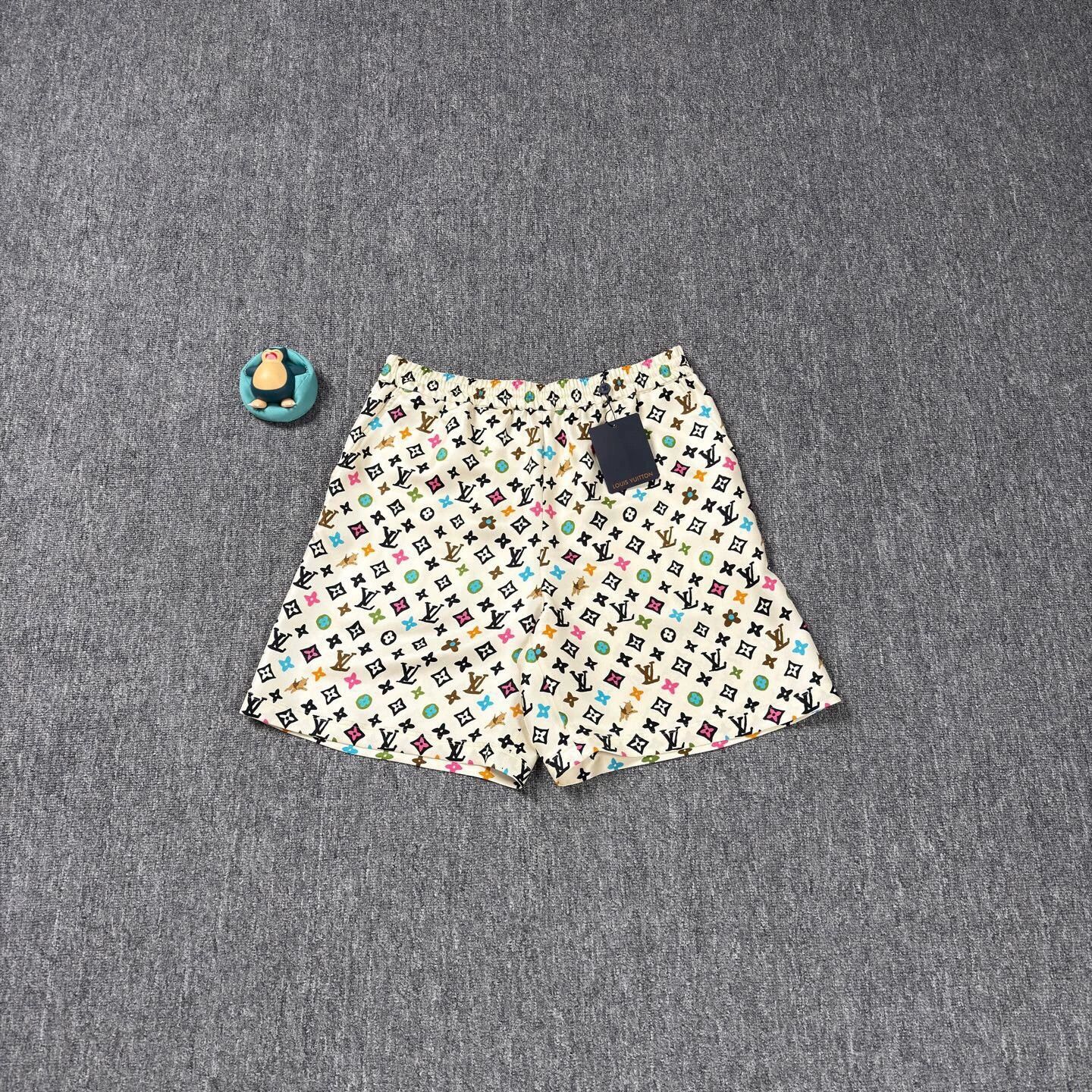 Louis Vuitton LV Tyler ivory allover print shorts 48 mint Size US 38 / EU 54 - 1 Thumbnail