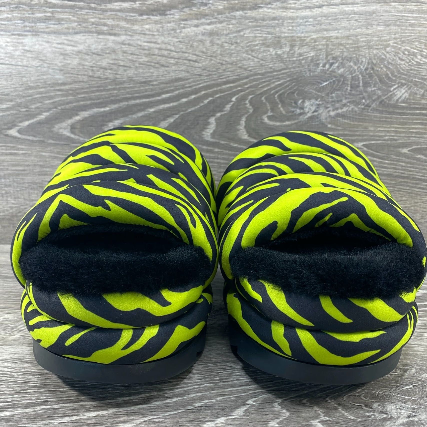 Ugg UGG Maxi Slide WMS 10 Casual Slides Lime Green Tiger Print Black Slip On Women Slipper Adult 10 Lime Green Black Tiger Print Slide Size US 8 / IT 38 - 4 Thumbnail