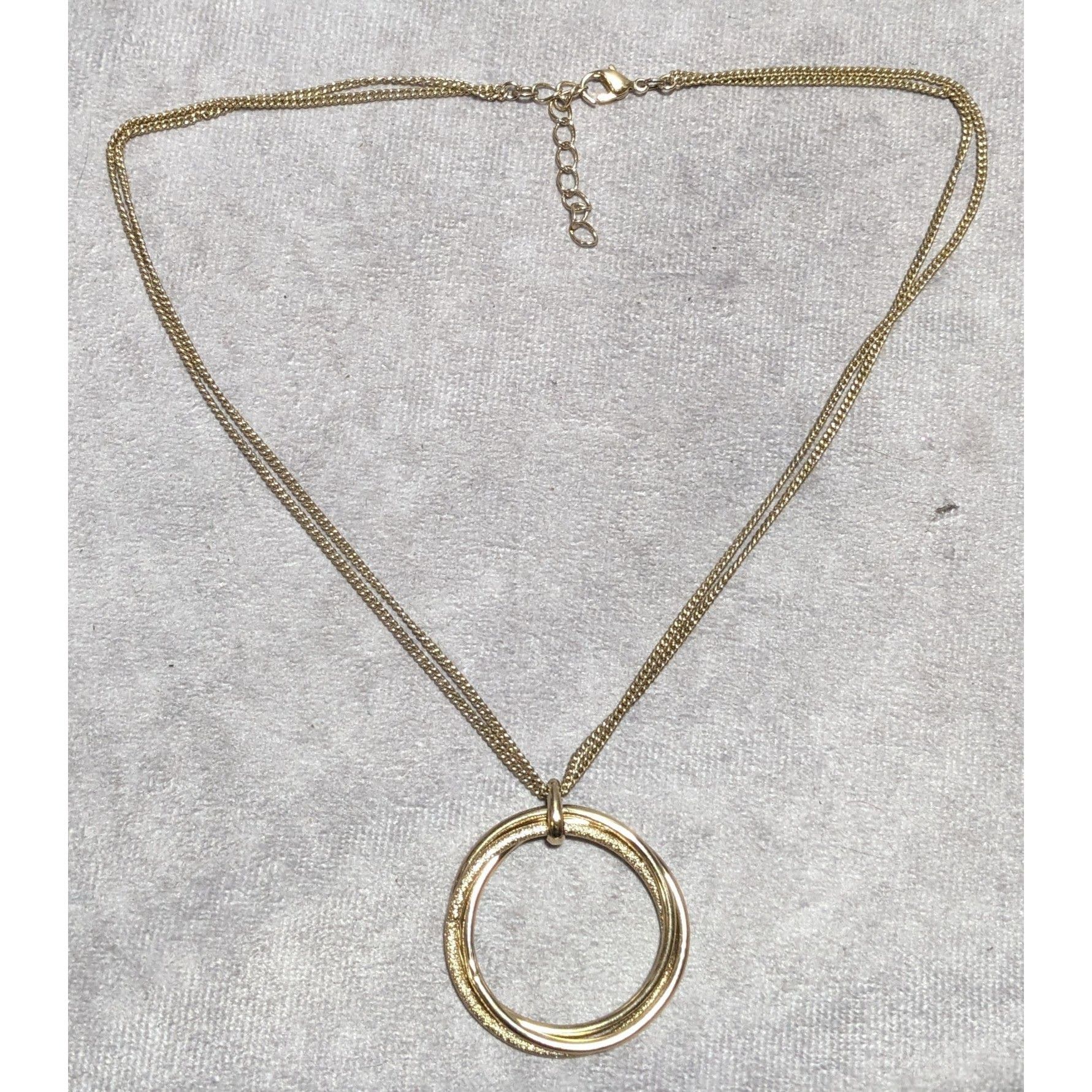 Other Gold Interlocking Circles Pendant Necklace Size ONE SIZE - 12 Thumbnail