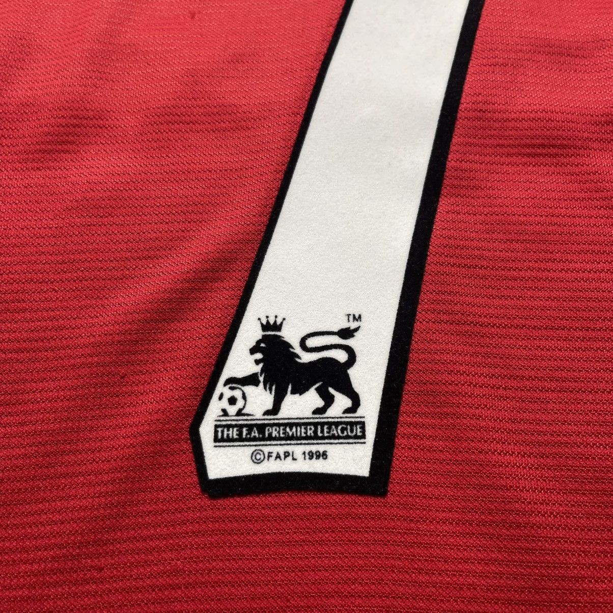 Vintage MAN UNITED UMBRO 2000/2001 FOOTBALL HOME JERSEY #7 BECKHAM Size US M / EU 48-50 / 2 - 12 Thumbnail