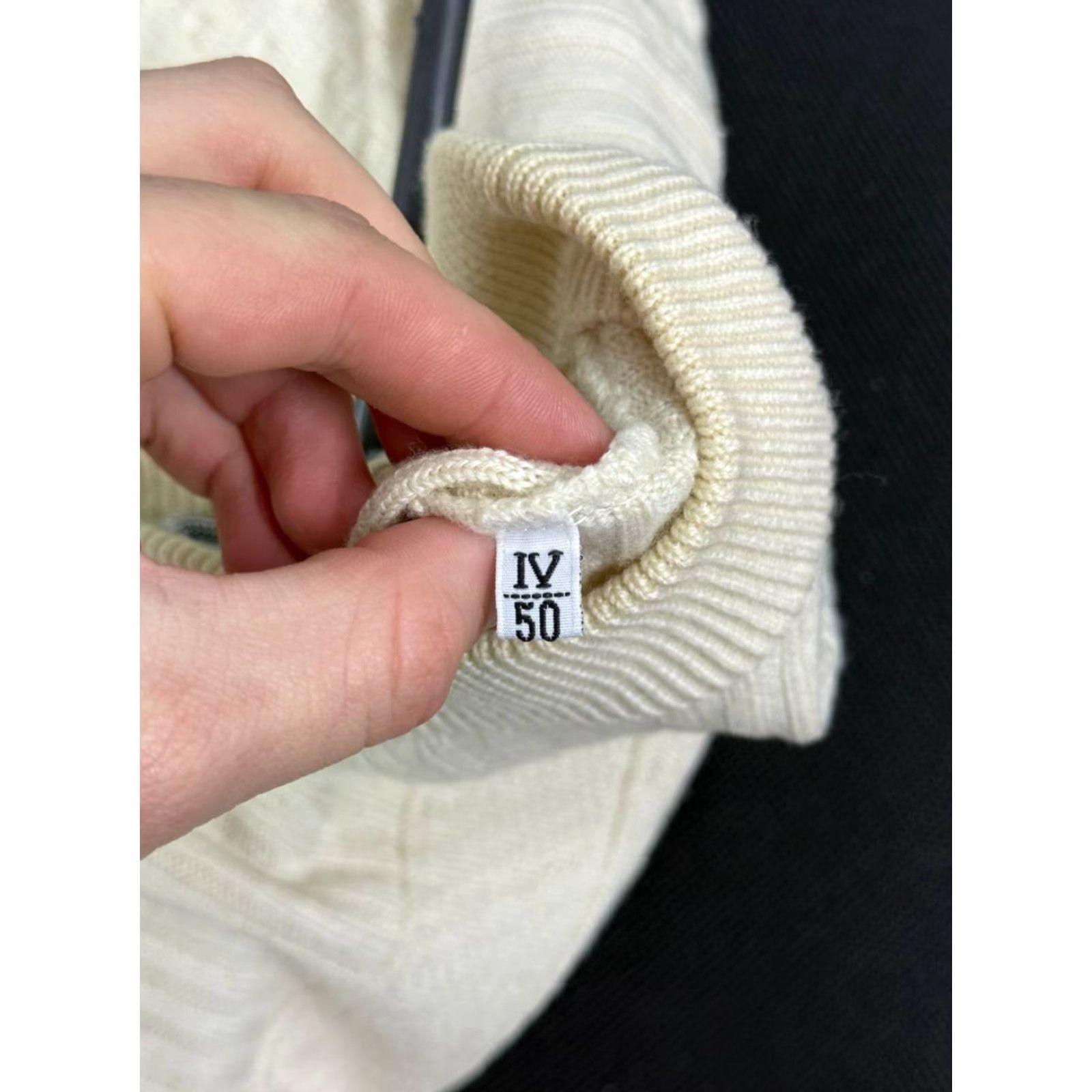 Versace VINTAGE Versace Knit Sweater Wool Logo Men White Size 50 L Pullover Knit Wool Sweater Men Logo White 50 Versace Vintage Size US L / EU 52-54 / 3 - 4 Thumbnail