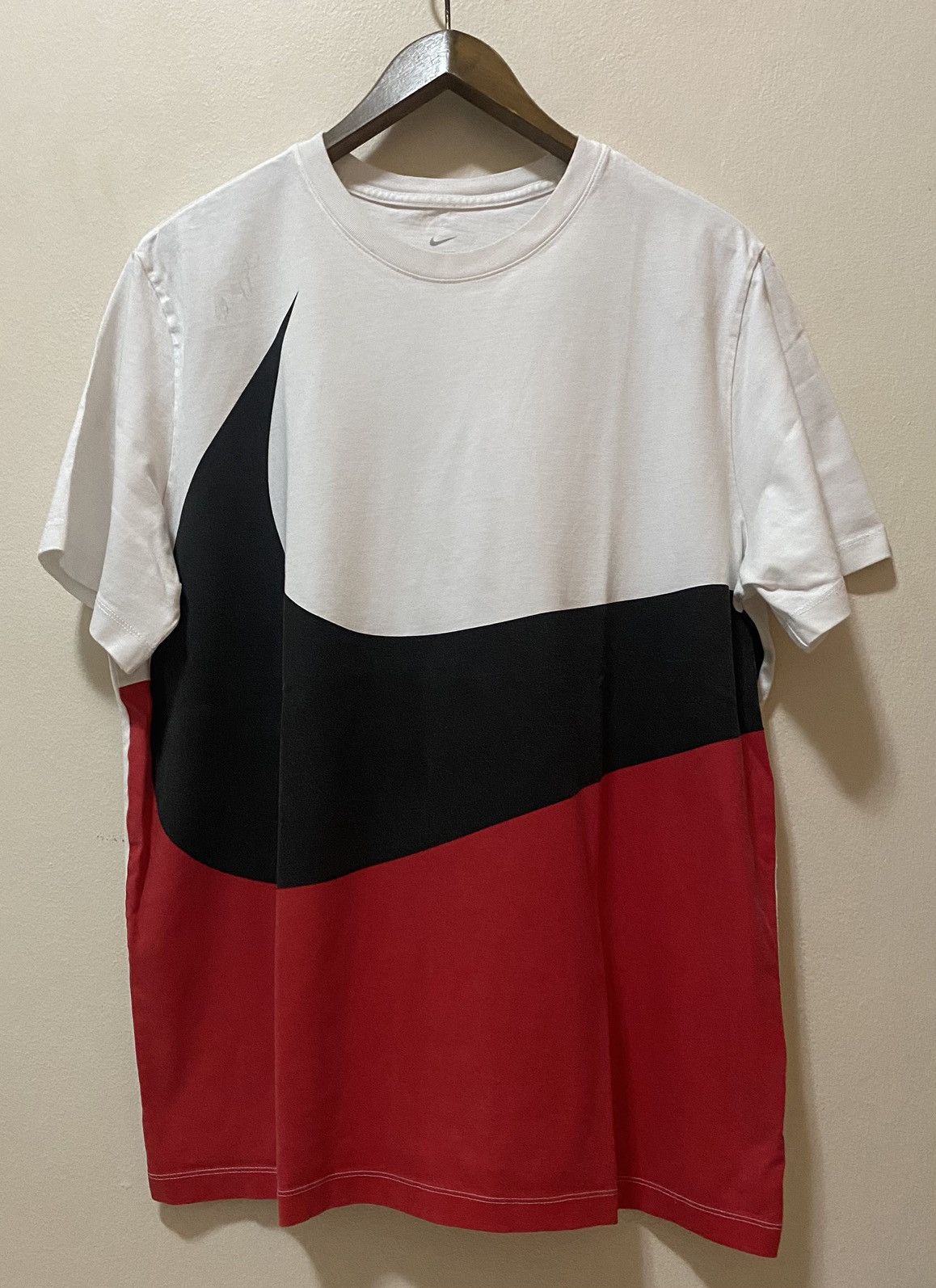 Nike Big Swoosh Tshirt