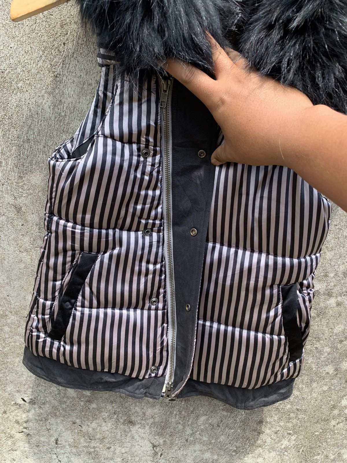 If Six Was Nine × Japanese Brand × Le Grande Bleu (L.G.B.) Maison Gilfy raccoon fur puffer vest ifsixwasnine style Size US S / EU 44-46 / 1 - 6 Thumbnail