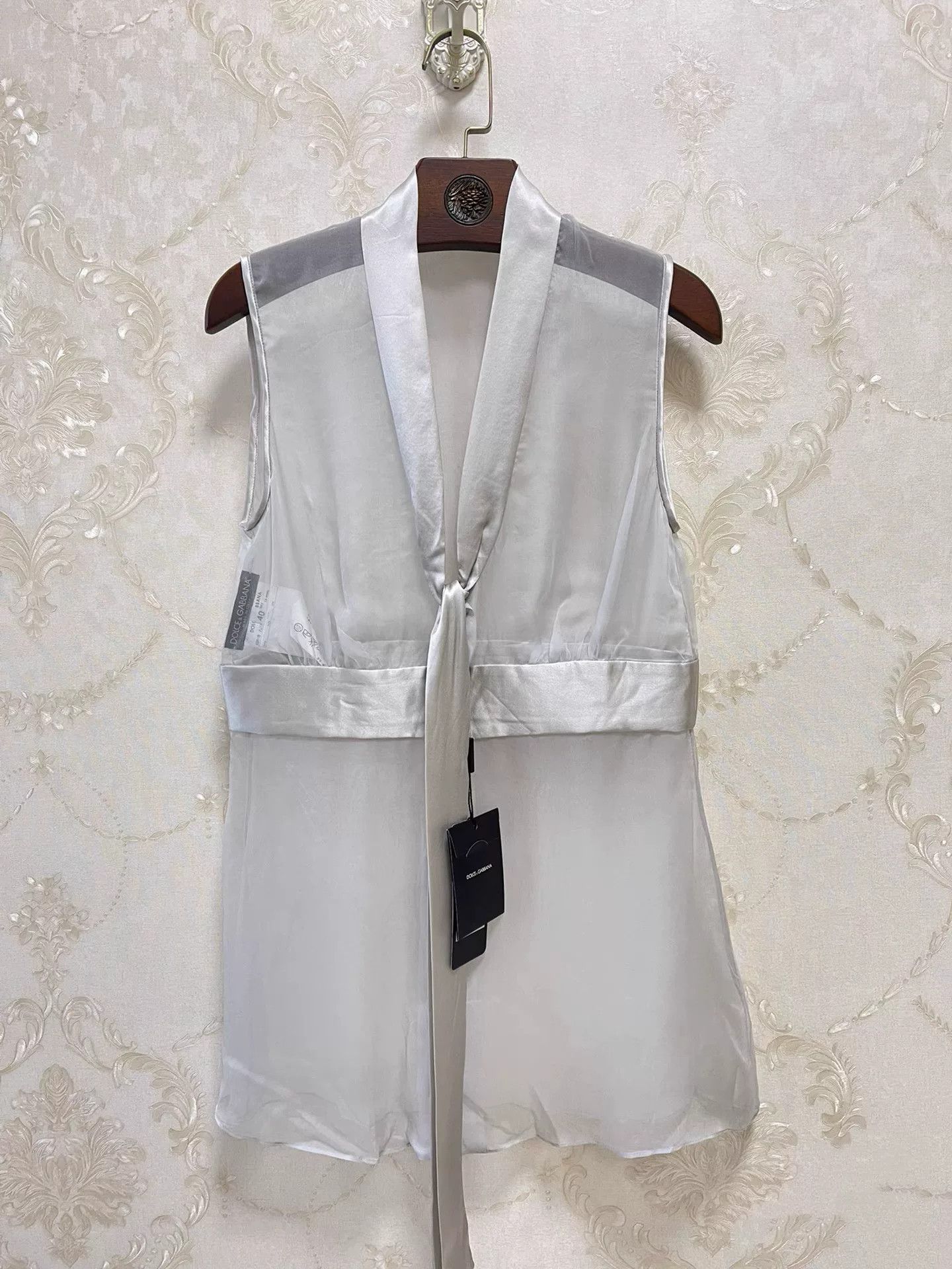 Dolce & Gabbana DG New Runway Sleeveless Silk Top Size M / US 6-8 / IT 42-44 - 1 Thumbnail