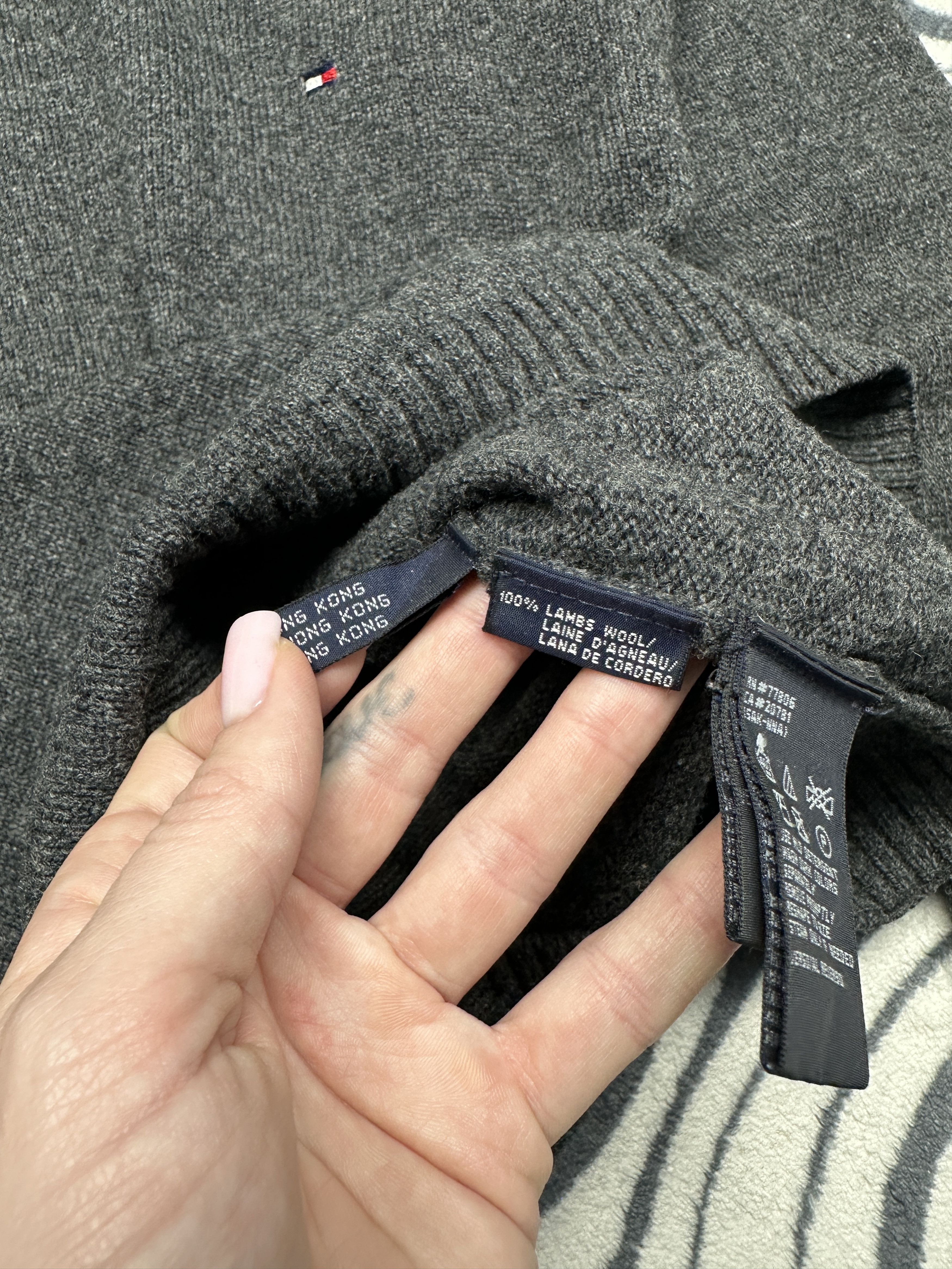 Tommy Hilfiger Tommy Hilfiger Vintage Mens Wool Knit Sweater Size US S / EU 44-46 / 1 - 4 Thumbnail