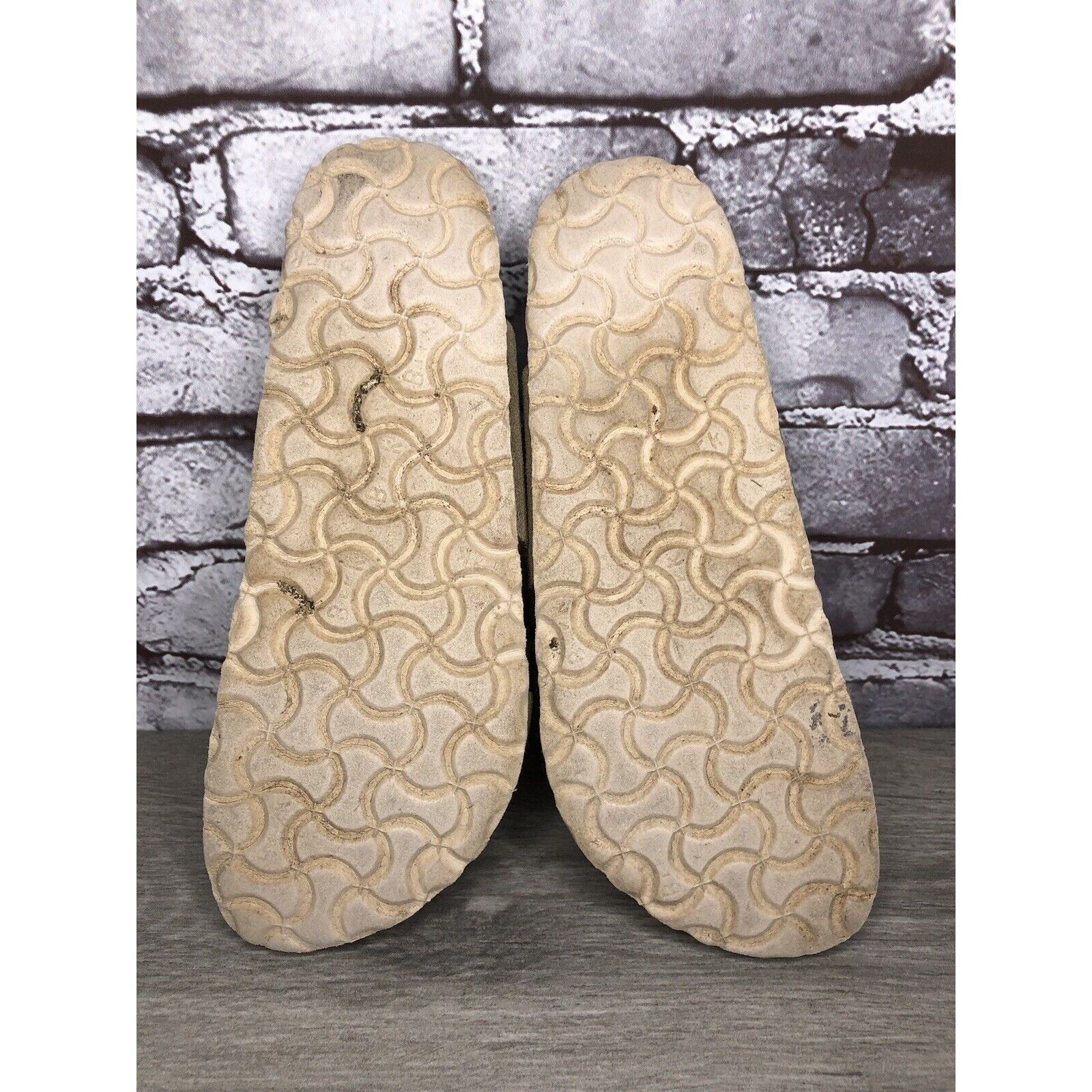 Birkenstock Birkenstock ARIZONA Beige Metallic Leather Strap Slides Sand Size US 7.5 / IT 37.5 - 9 Thumbnail