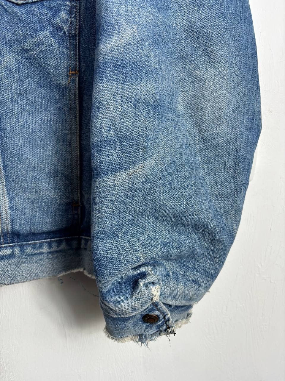 Wrangler 90's WRANGLER USA Wool Lined Distressed Denim Jacket Vintage Size US L / EU 52-54 / 3 - 6 Thumbnail