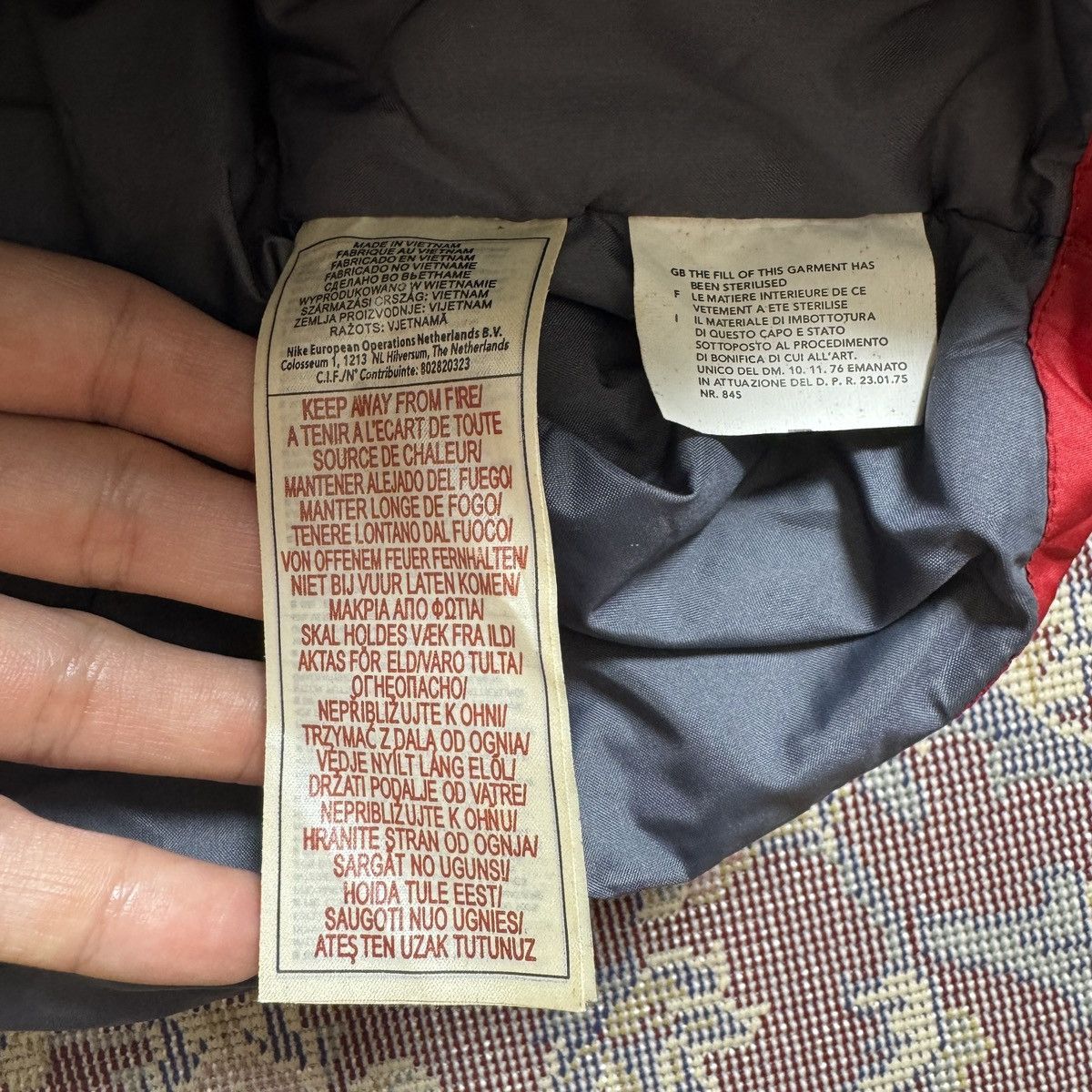Nike 21x26 2000s Nike Down Puffer Vest Embroidered mini logo Y2K Size US S / EU 44-46 / 1 - 7 Thumbnail