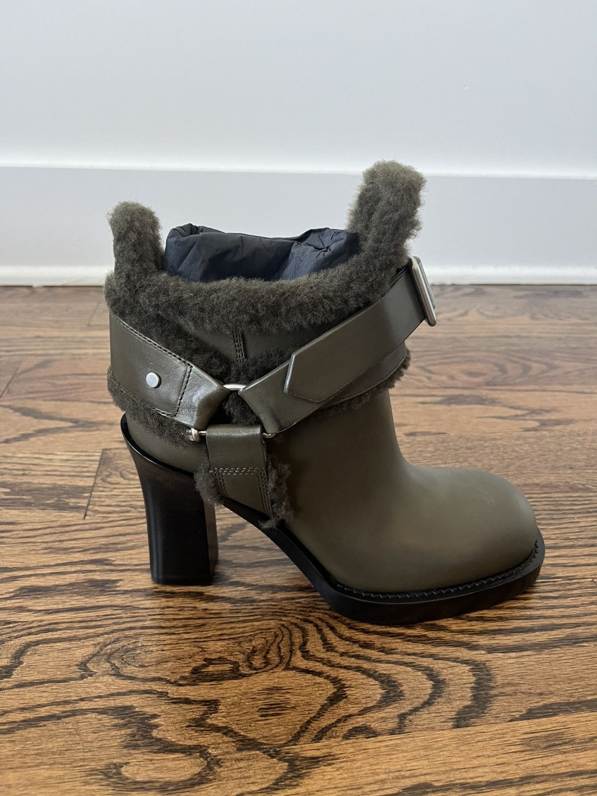 Burberry Burberry Leather and Shearling Cosy Stirrup Boots Size US 7 / IT 37 - 9 Thumbnail