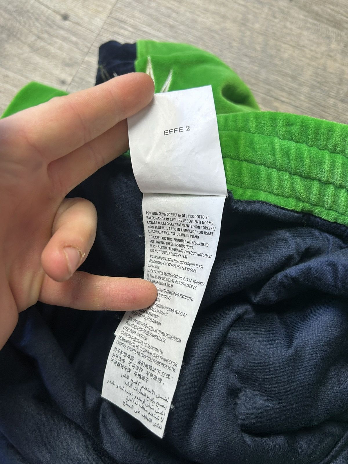 Gucci Sample runway Gucci towel apple green velour shorts Size US 30 / EU 46 - 8 Thumbnail