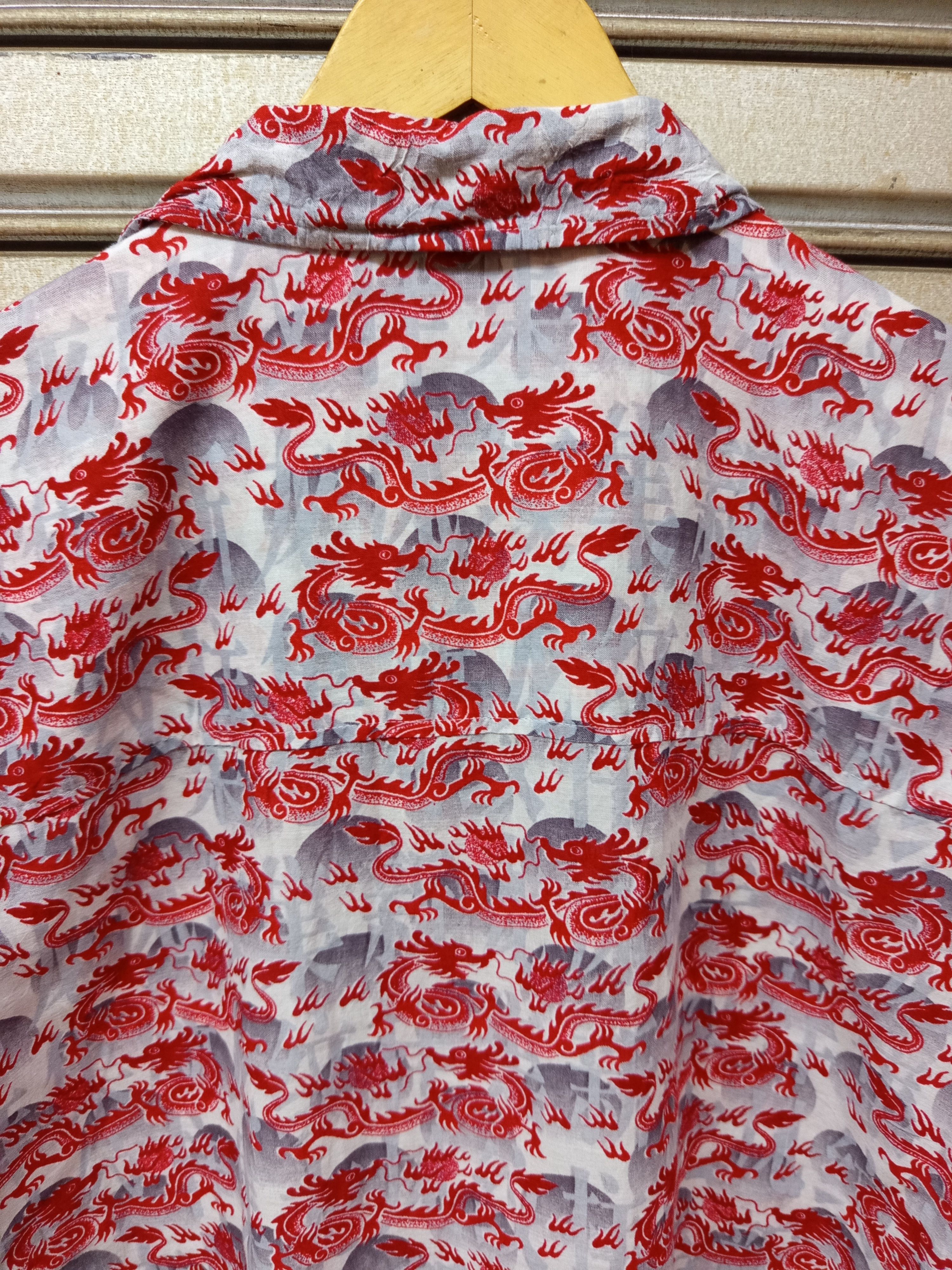Guess Vintage Guess Jeans Dragon All Over Print Shirt Y2K Size US XL / EU 56 / 4 - 11 Thumbnail