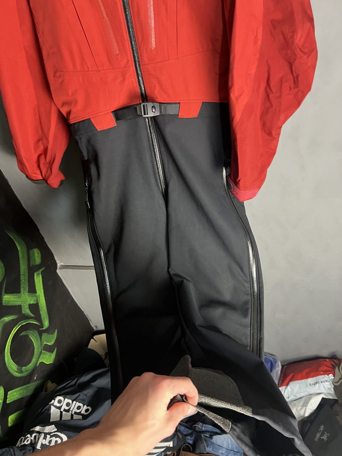 Arc'teryx Vintage Arcteryx Goretex Full Ski Suit Size M Size US M / EU 48-50 / 2 - 13 Thumbnail