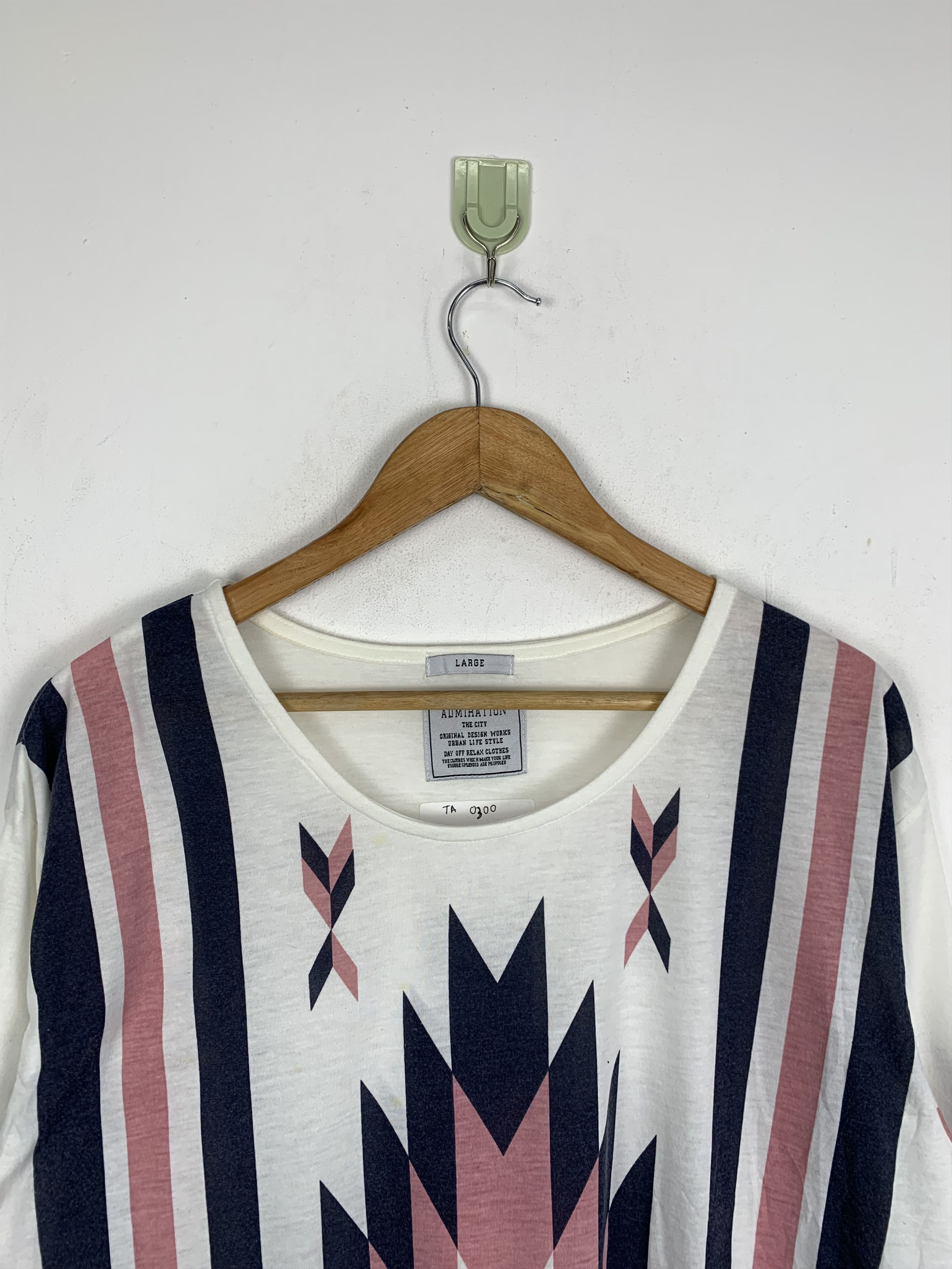 Other Vintage Native Shimayo Navajo T Shirt TA0300 Size US L / EU 52-54 / 3 - 2 Thumbnail