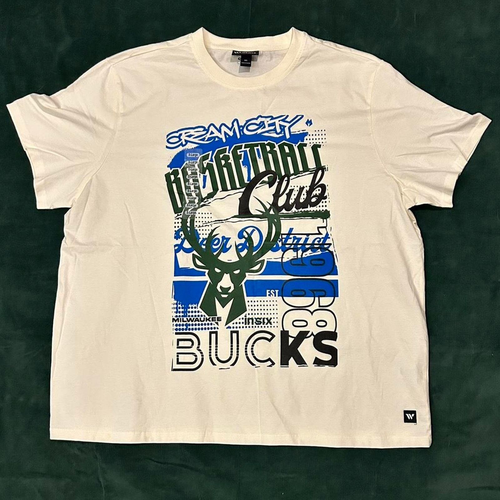 Other milwaukee bucks graphic tee Size US XL / EU 56 / 4 - 1 Thumbnail