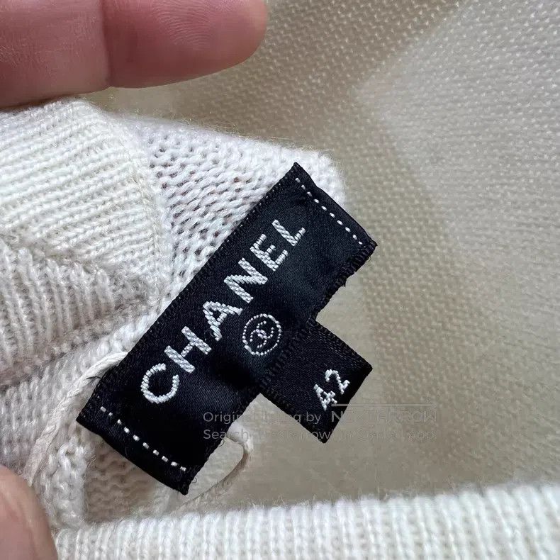 Chanel Chanel Metropolitan cashmere bow hollow v-neck knitwear Size M / US 6-8 / IT 42-44 - 3 Thumbnail