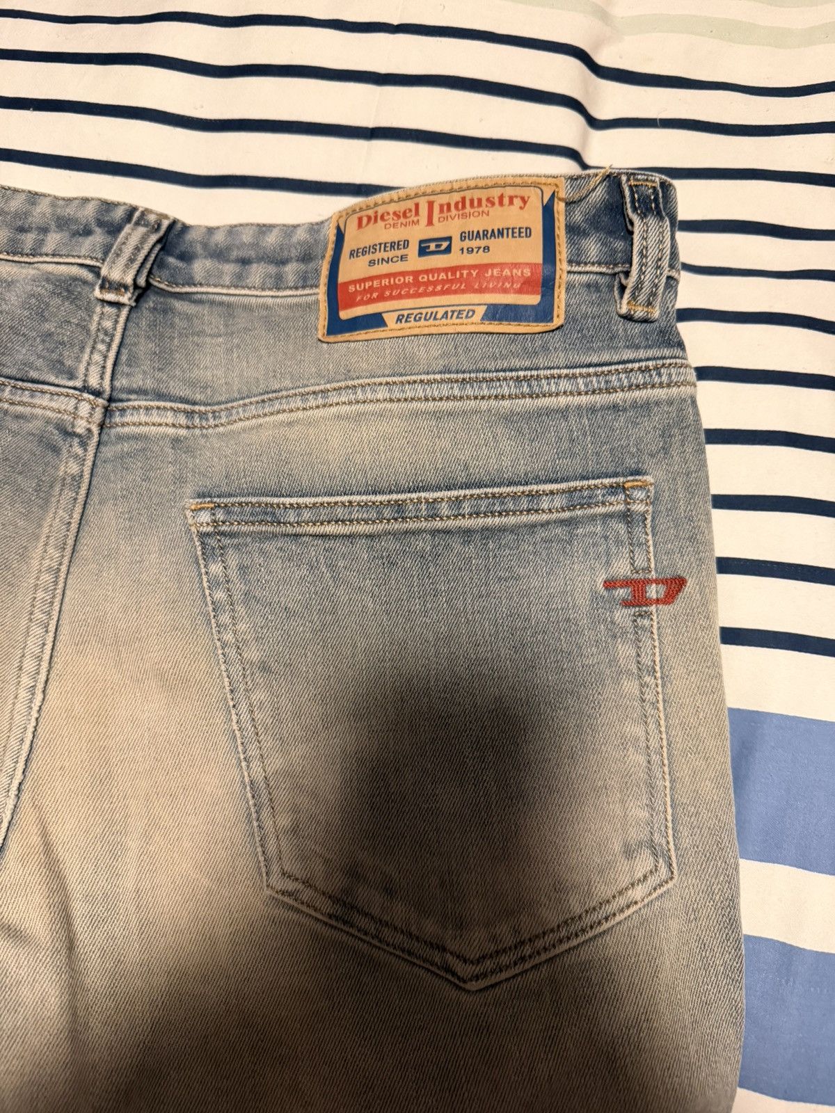 Diesel Diesel 1998 D-Buck Bootcut Fit Jeans in Medium Blue 32x32 Size US 32 / EU 48 - 6 Thumbnail