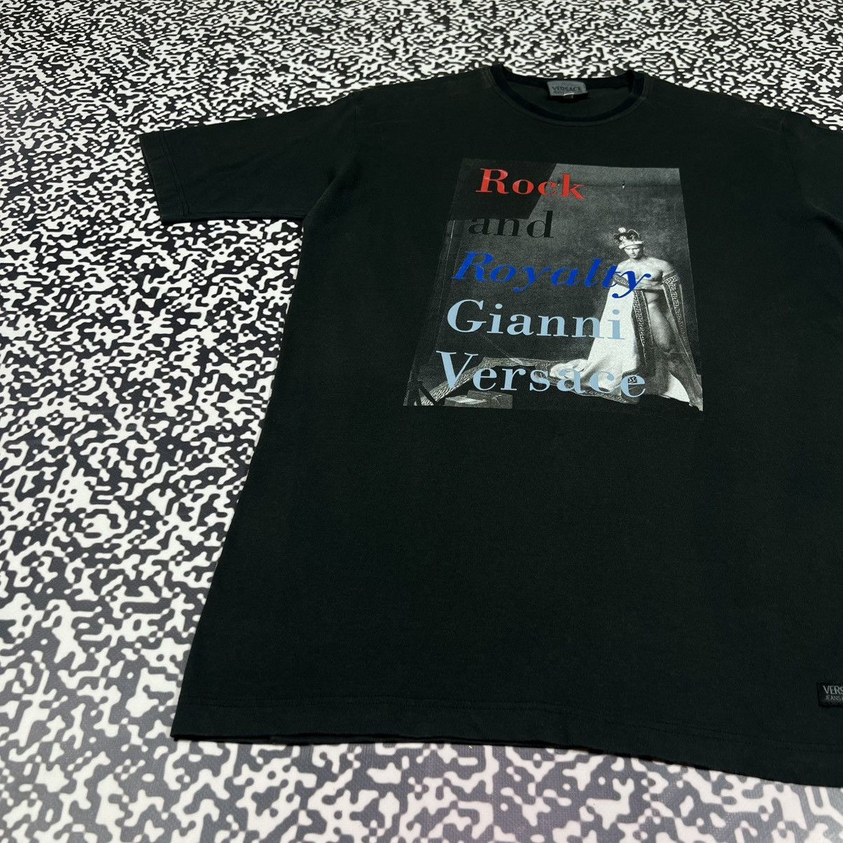 Versace RARE 90s Versace Bruce Weber Rock & Royalty Luxury T-shirt Size US XL / EU 56 / 4 - 9 Thumbnail
