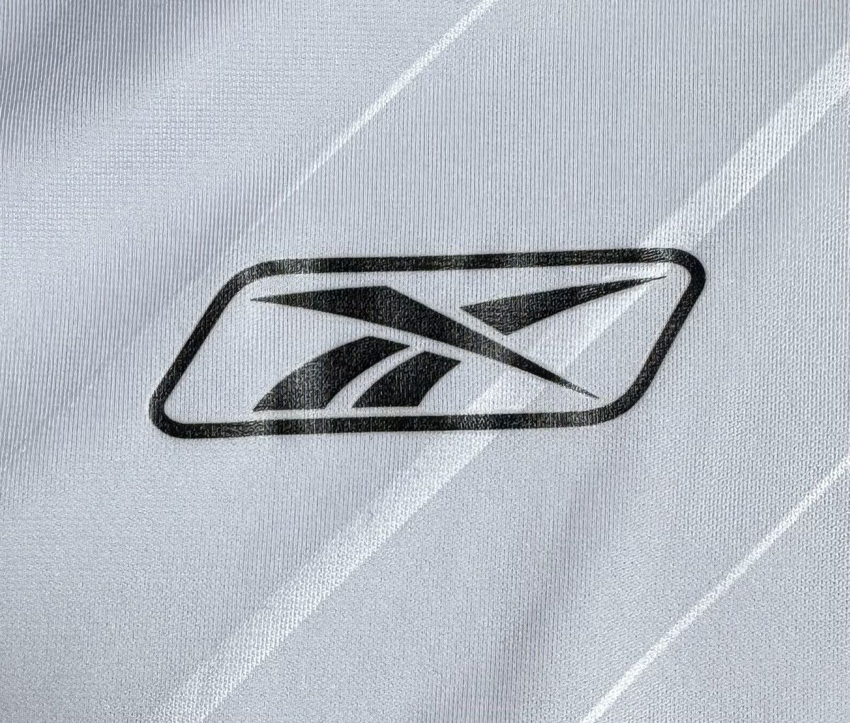 Reebok Liverpool 2005 2006 Away Football Shirt Soccer Jersey Reebok Size US L / EU 52-54 / 3 - 6 Thumbnail