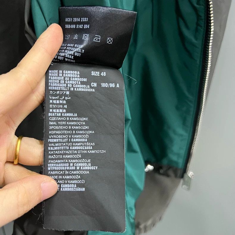 Prada Prada Color-matched triangle hooded jacket 2502-Nextarrow Size US M / EU 48-50 / 2 - 4 Thumbnail