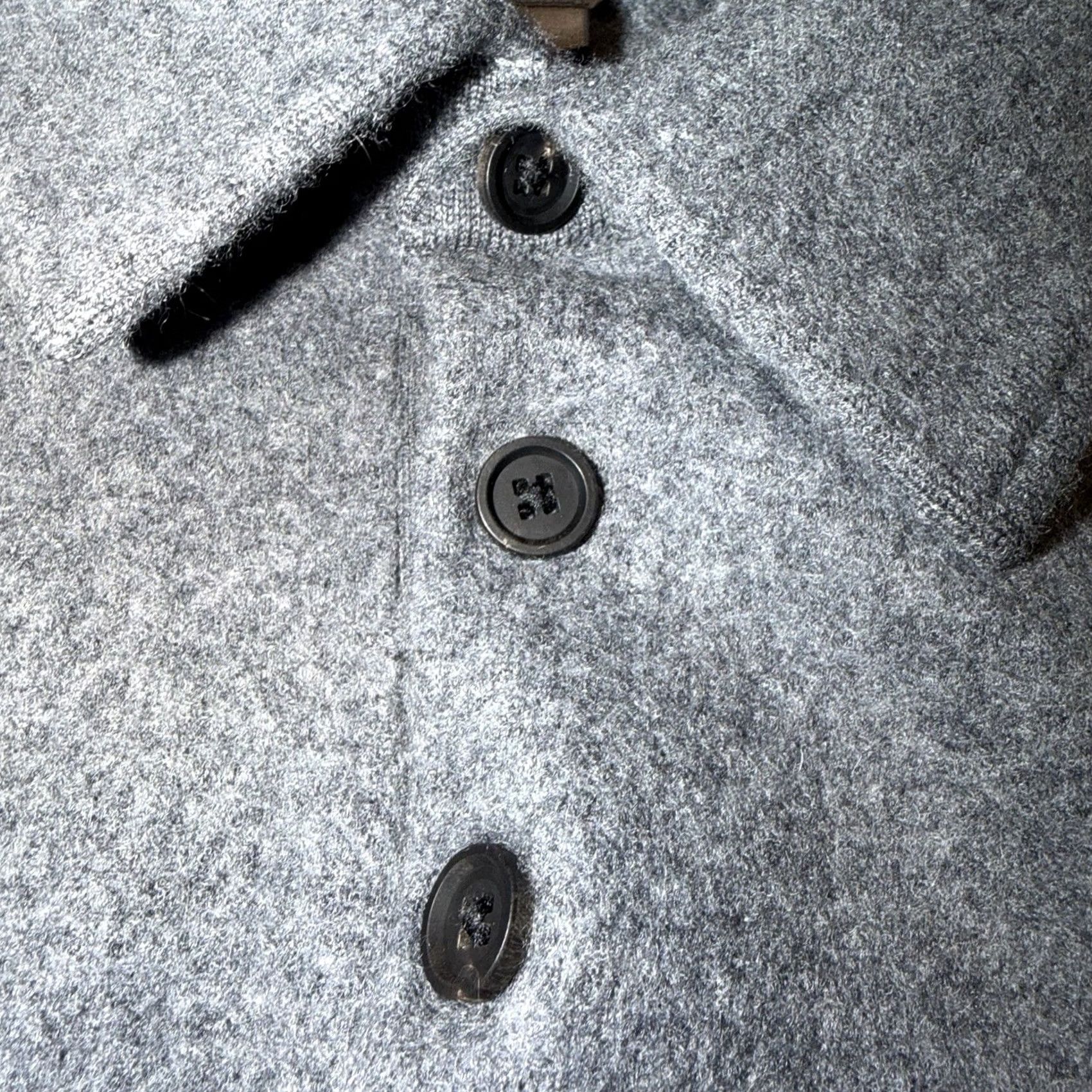 Neiman Marcus VINTAGE Neiman Marcus Men's 100% Cashmere Gray V-Neck Sweater Large Read Size US L / EU 52-54 / 3 - 3 Thumbnail
