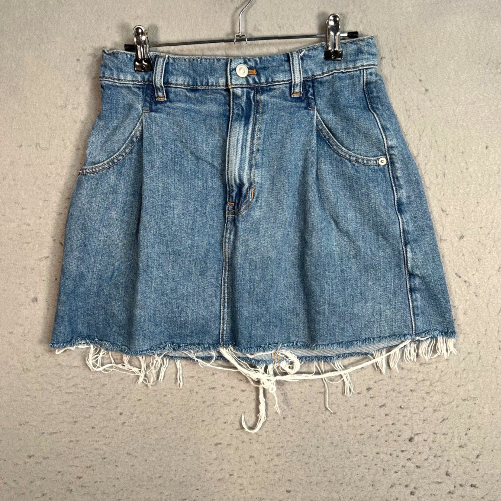 Vintage We The Free Womens Size 27 Denim Mini Skirt Frayed Hem Size 27" / US 4 / IT 40 - 2 Thumbnail