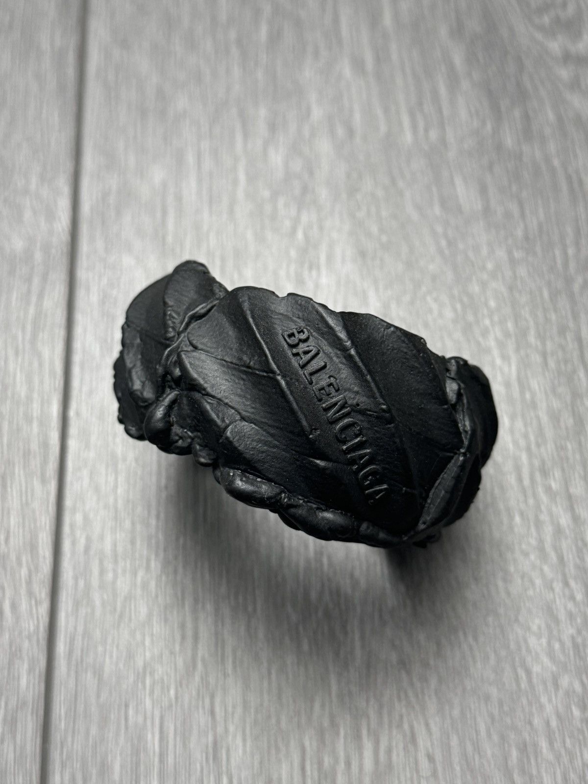Balenciaga FW22 Balenciaga Distressed Rubber Tire Bracelet Size ONE SIZE - 2 Thumbnail