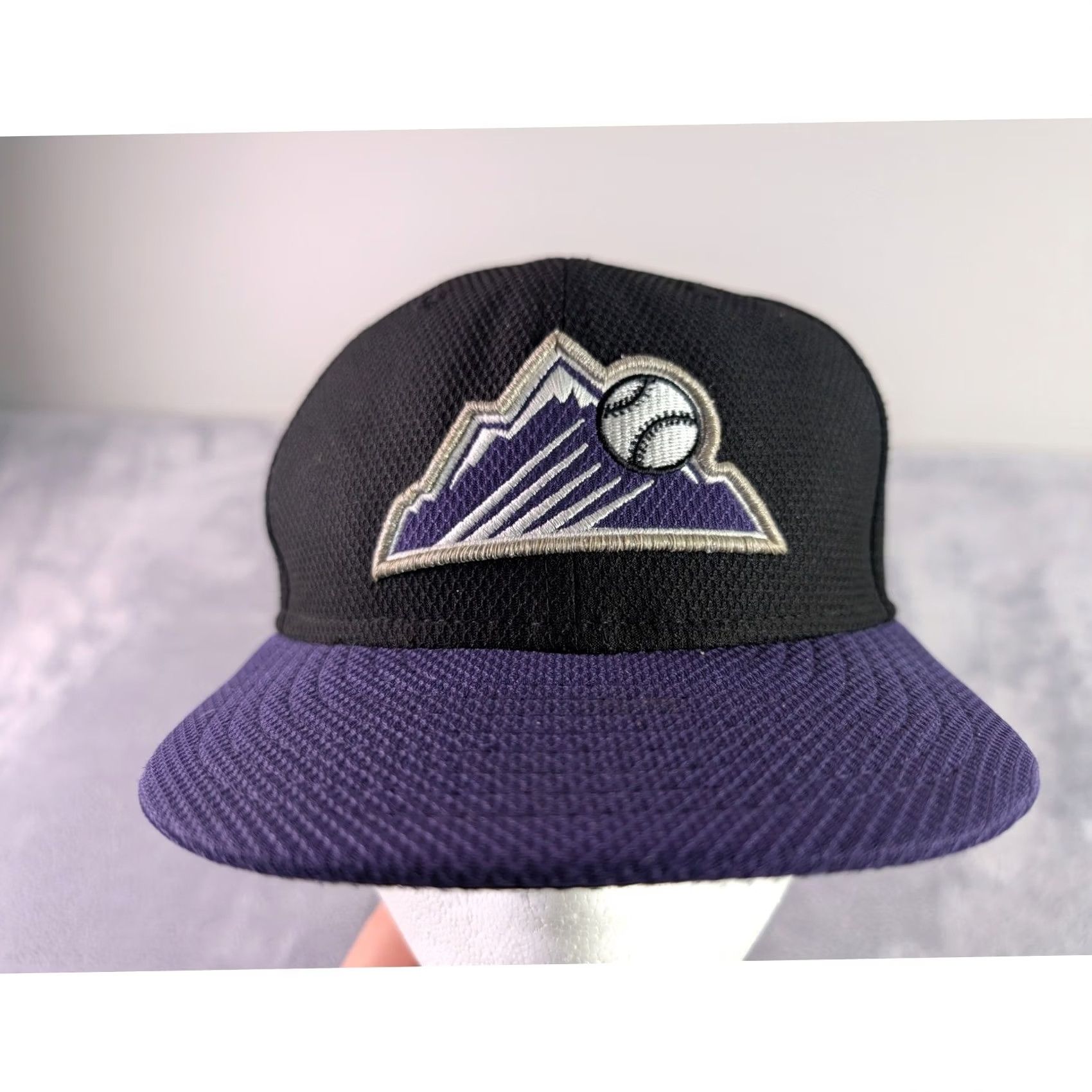 New Era New Era 59FIFTY Colorado Rockies Fitted Hat MLB Authentic Black Purple 6 3/4 Men Baseball Cap Size 6 3/4 Purple Brim Embroidered Logo Size ONE SIZE - 2 Thumbnail
