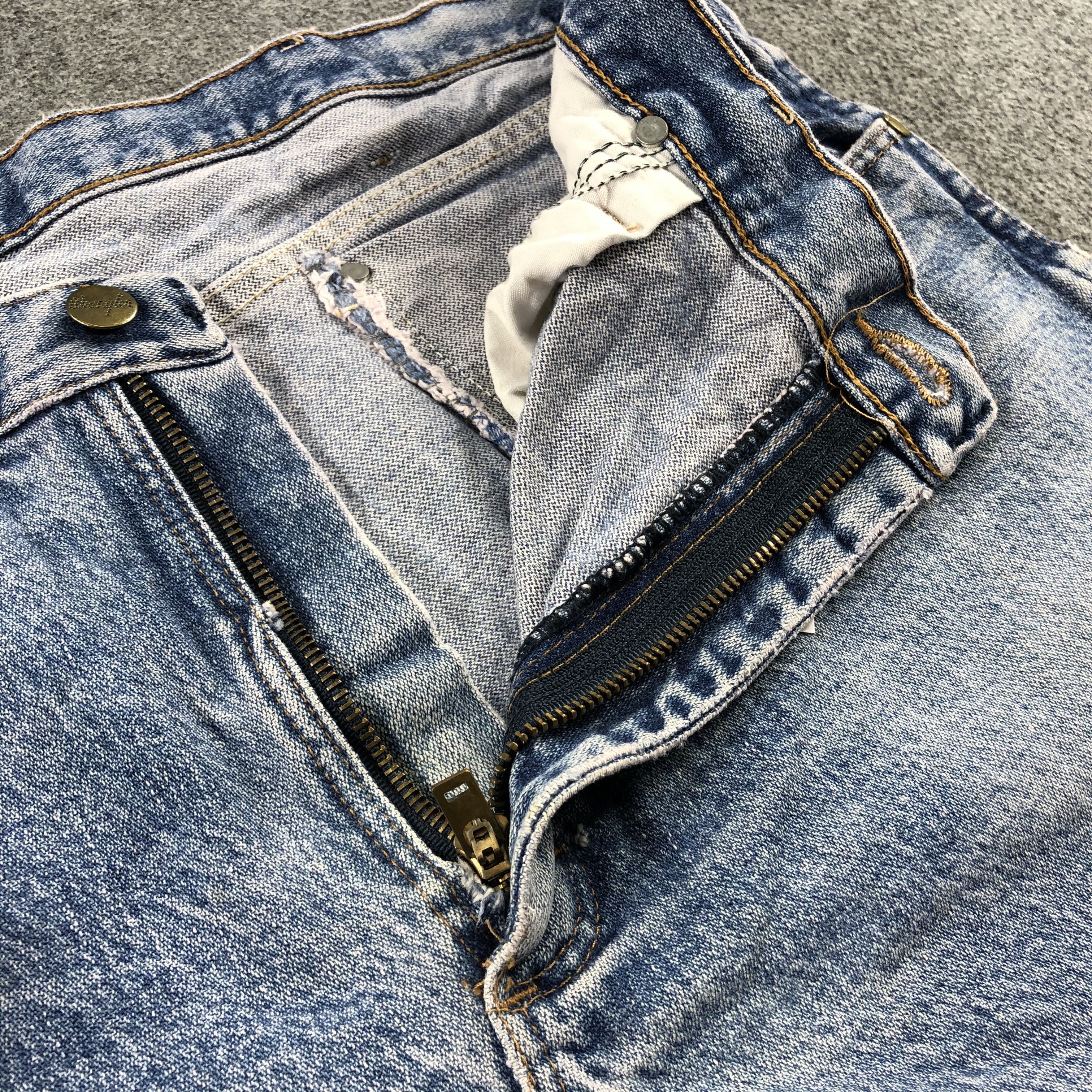 Vintage Vintage Blue Wash Wrangler Jeans-J2313 Size US 39 - 11 Thumbnail