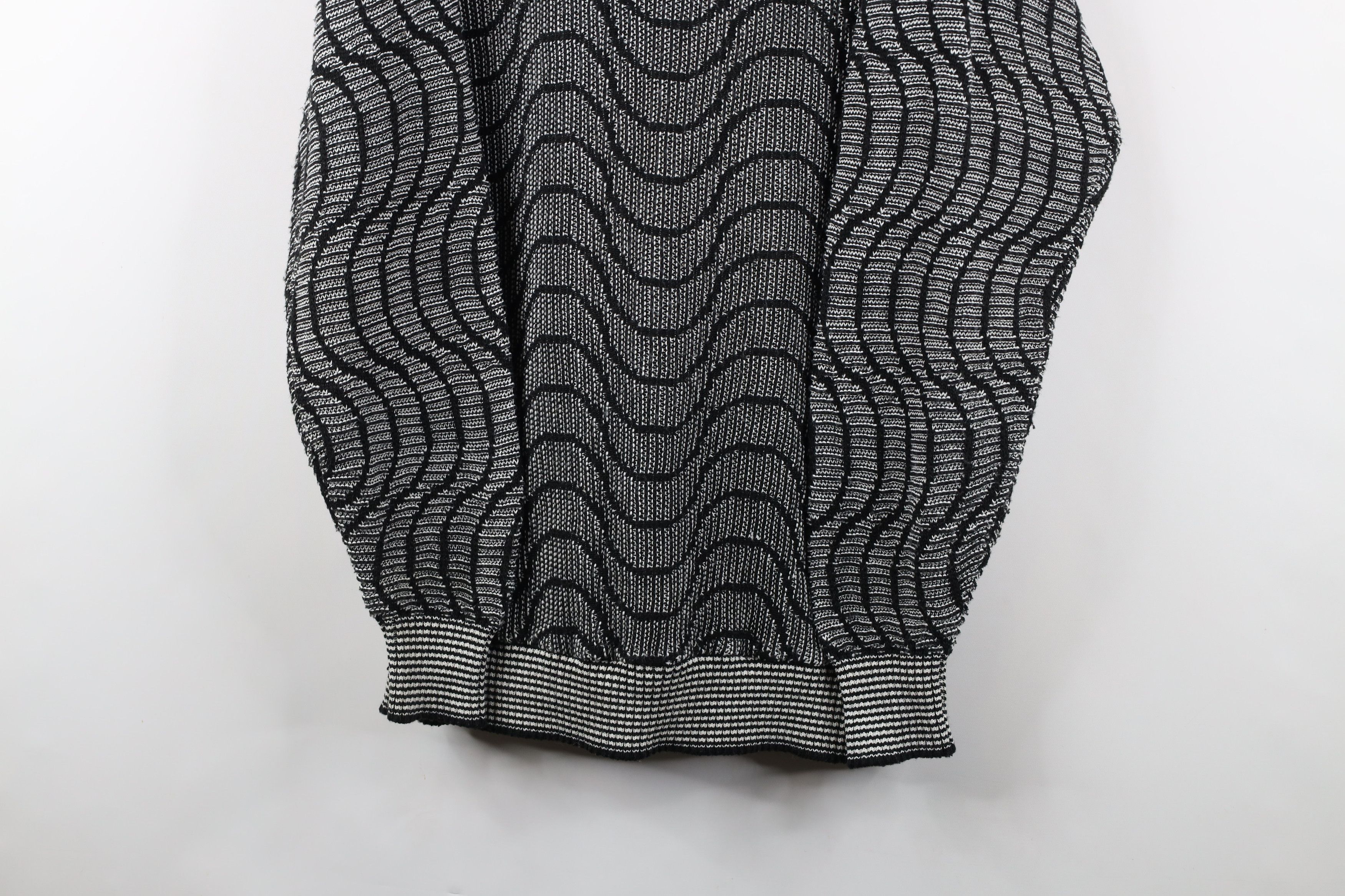 Vintage Vintage 90s Streetwear Wavy Ribbed Knit Crewneck Sweater USA Size US L / EU 52-54 / 3 - 3 Thumbnail
