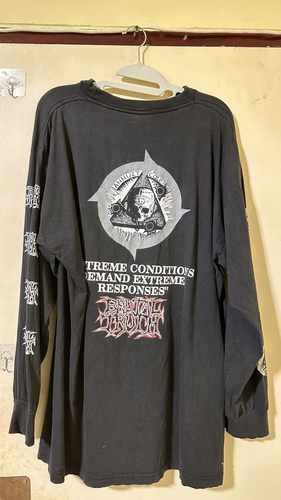 Band Tees Brutal truth “Extreme Conditions Demand Extreme Responses” Size US XL / EU 56 / 4 - 2 Thumbnail