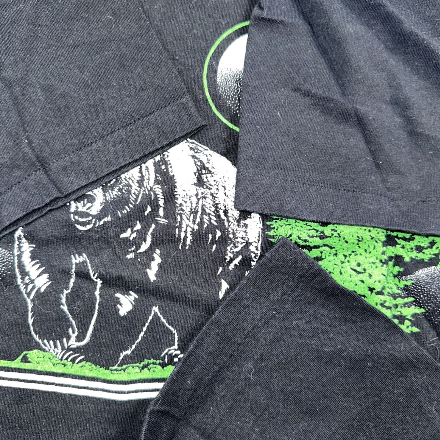Vintage VINTAGE Bear Mountain Montana Sherrys T Shirt Black 80s Moon Nature Animal Crew Neck L Men Short Sleeve Size US L / EU 52-54 / 3 - 3 Thumbnail