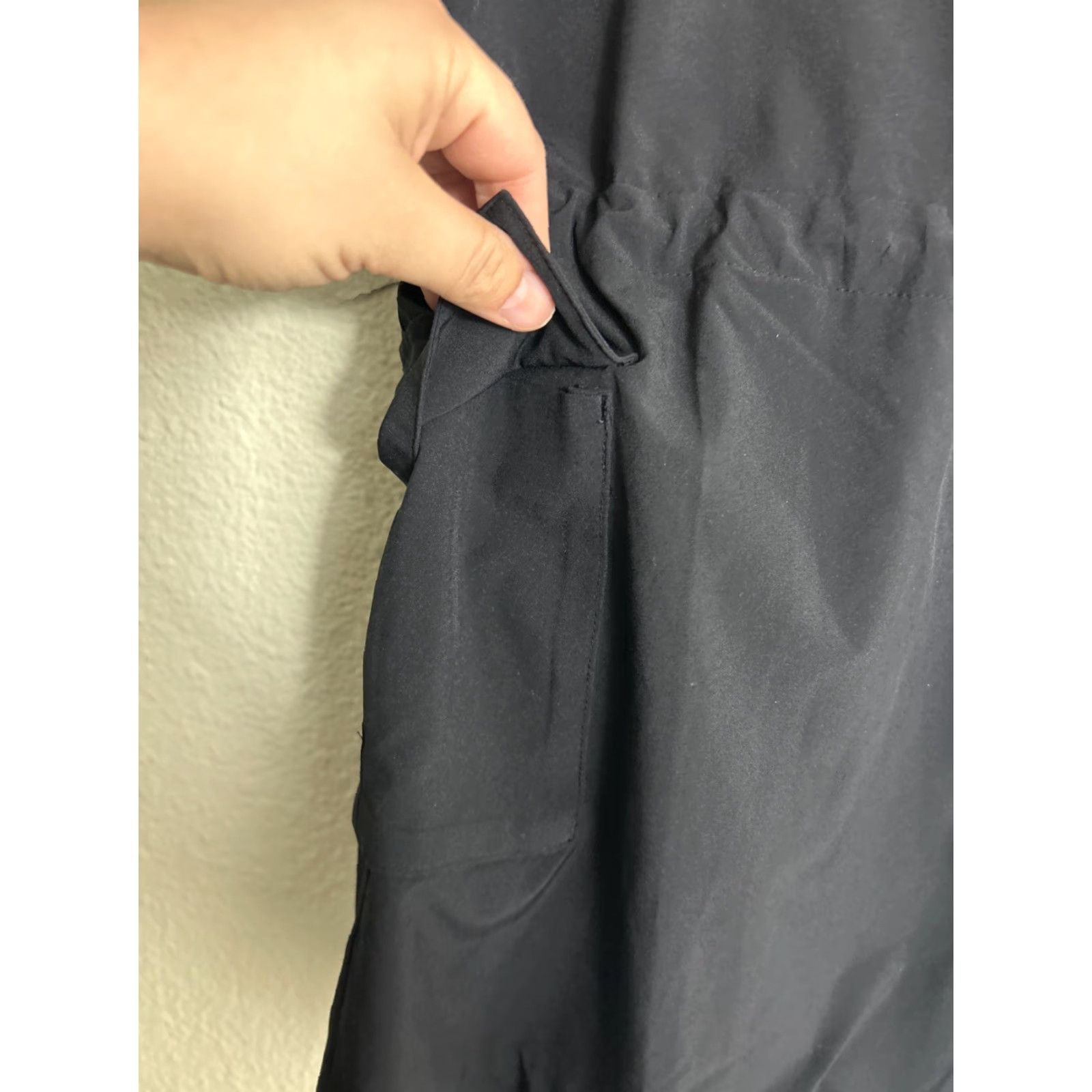Athleta Athleta Romper Women's 12 Black Cap Sleeve Short Sleeve 3.5" Inseam Semi-Fitted One-Piece Size 34" / US 12 / IT 48 - 6 Thumbnail
