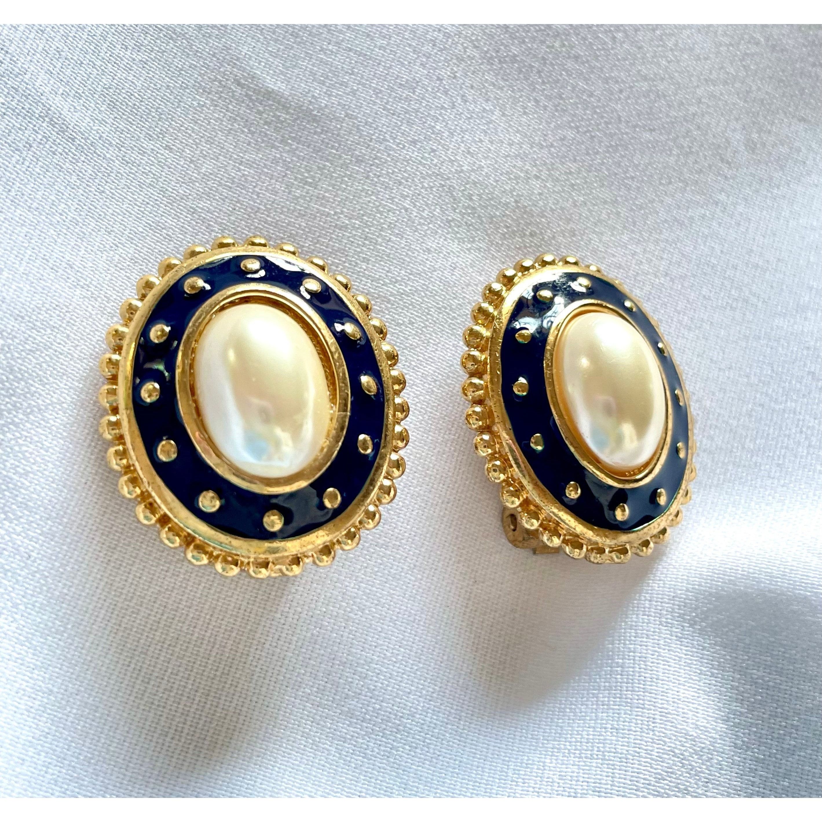 Burberry Vintage Burberry earrings, faux pearl and gold and navy tone Size ONE SIZE - 5 Thumbnail
