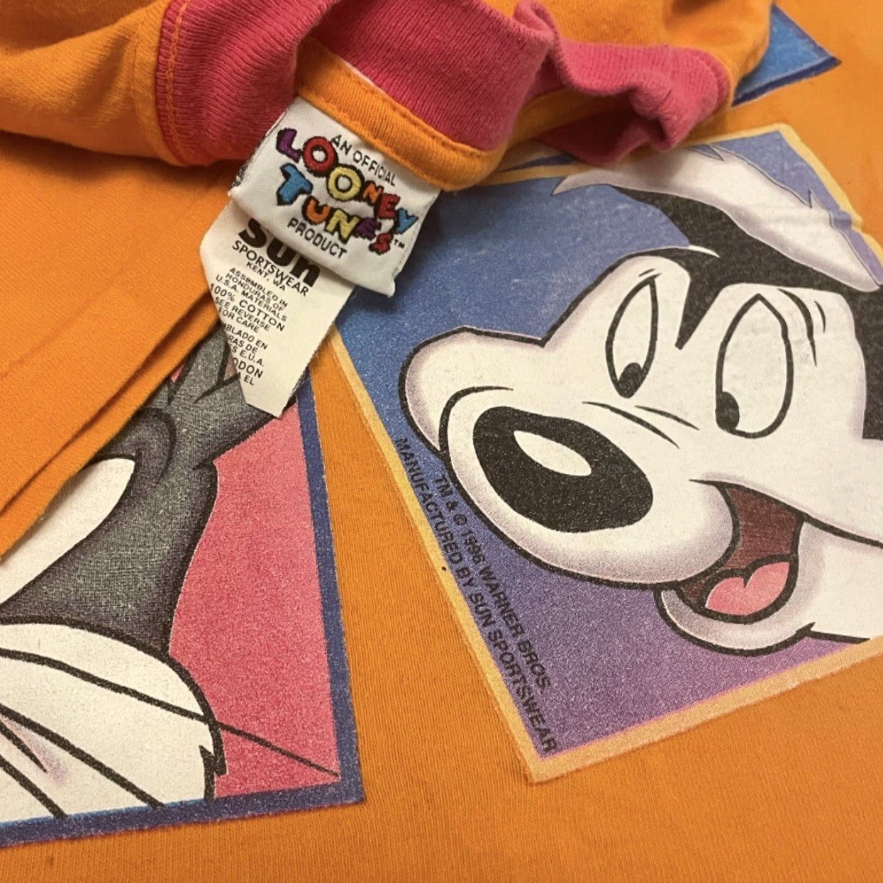 Vintage VINTAGE Looney Tunes Shirt Mens 2XL Orange 90s Cartoon Bugs Bunny Tweety Daffy Duck Taz 1996 VTG USA Hip Hop Warner Bros Tee Size US XXL / EU 58 / 5 - 2 Thumbnail