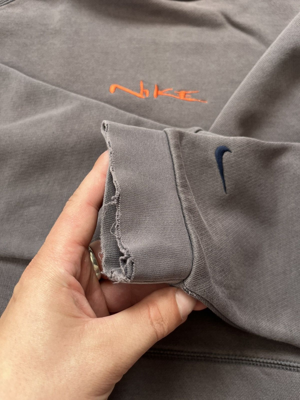 Nike Vintage Nike Y2K Faded Grey Distressed Sweatshirt Size M Size US M / EU 48-50 / 2 - 11 Thumbnail
